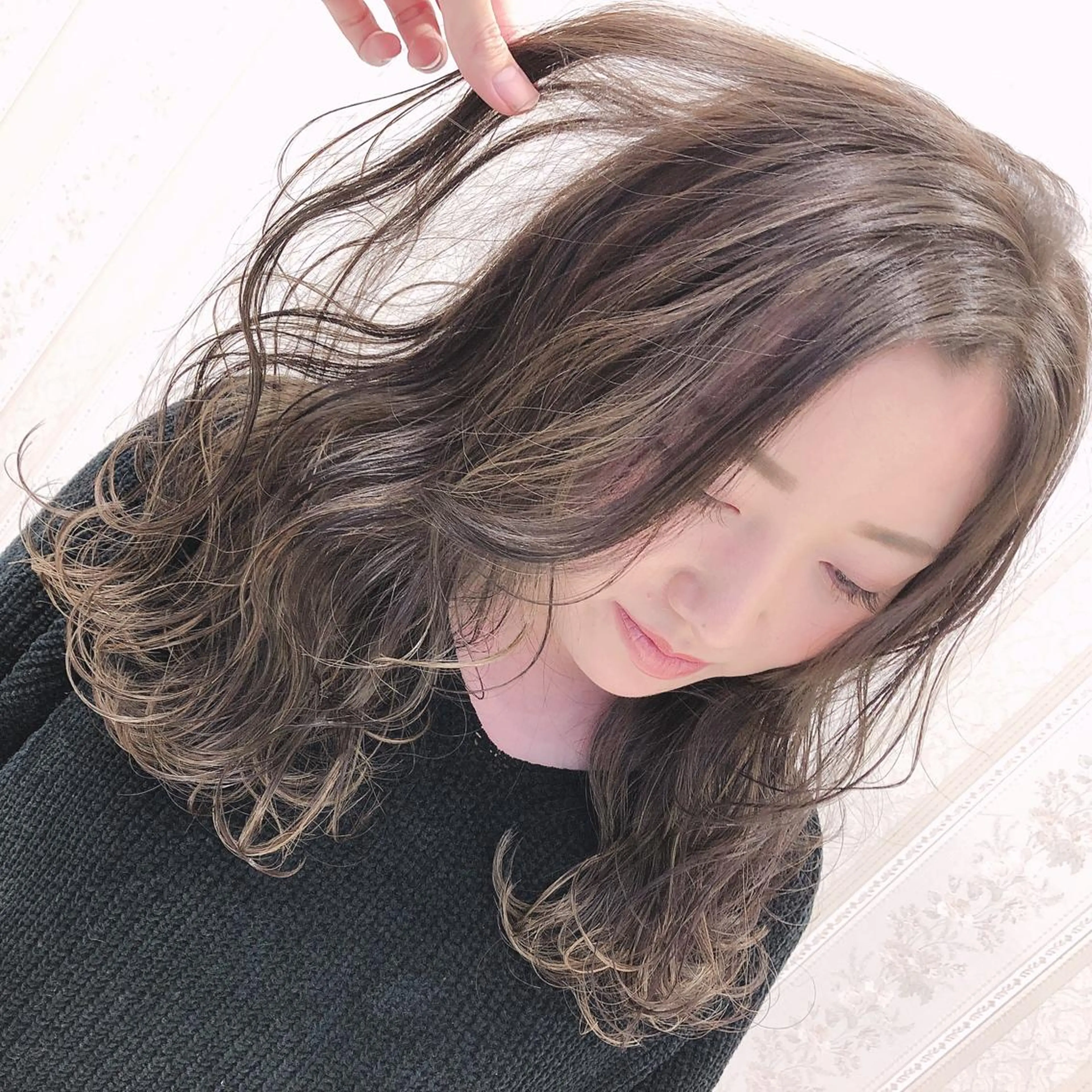 セミロング カラー ハイライトカラー ハイライト ヘアカラー トリートメント 名畑 裕貴のヘアスタイル
