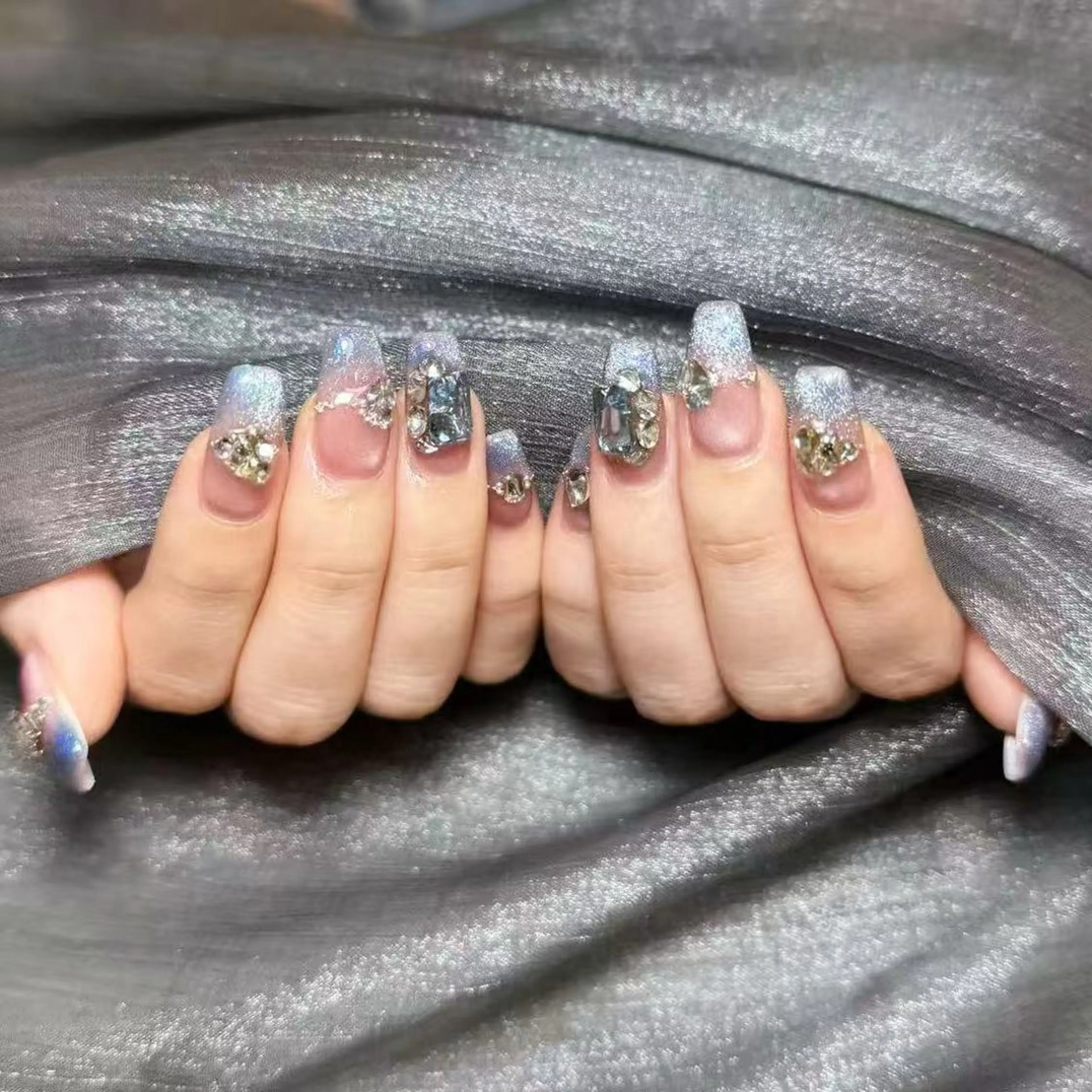 ネイル アートネイル オーロラネイル ガーリー キラキラネイル 韓国ネイル ハンドネイル yu ri 🌹のネイルデザイン