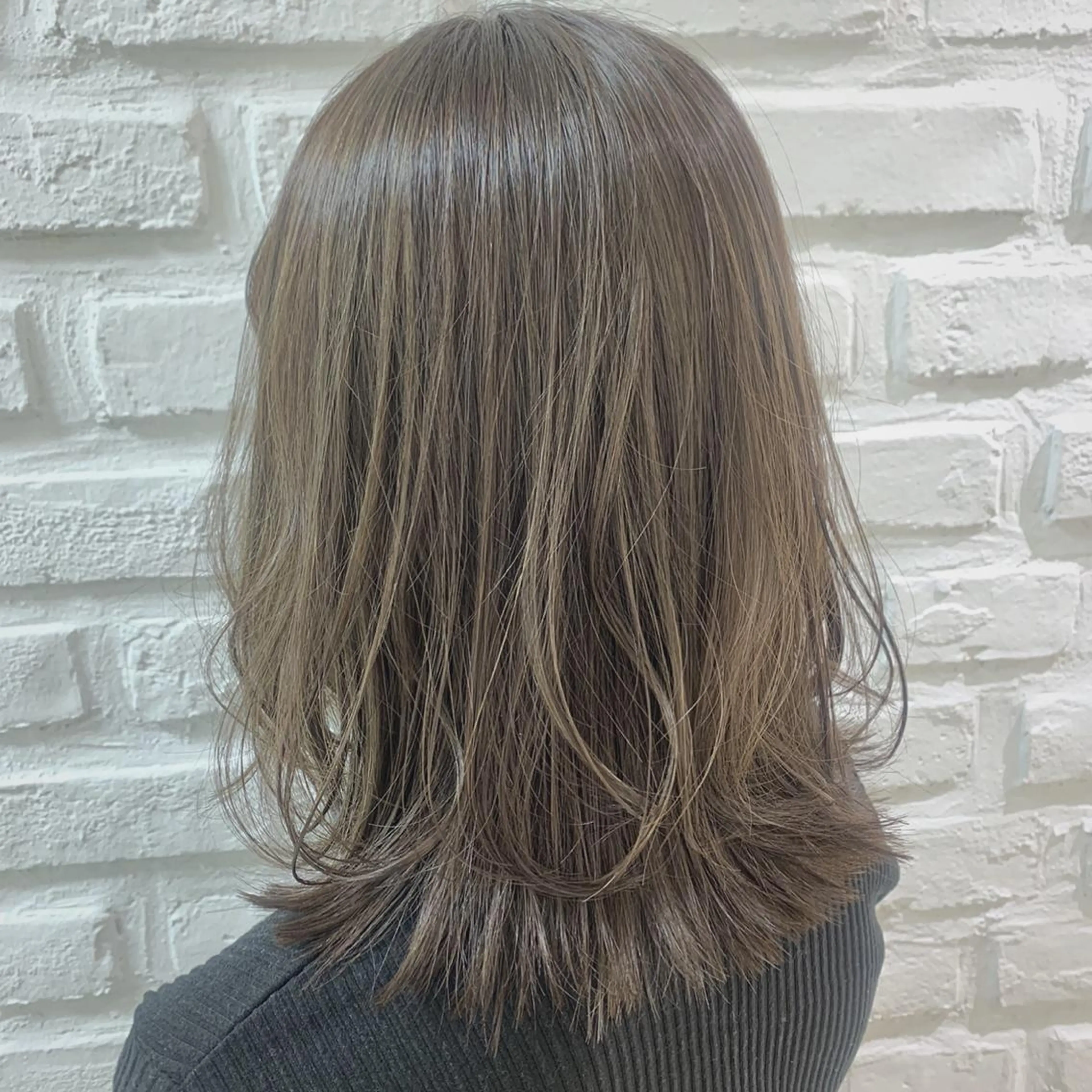 ミディアム カラー ベージュカラー ブリーチ ハイライトカラー イルミナカラー ハイライト カット ヘアカラー トリートメント 【デザインカラー】 粥川佳日望のヘアスタイル