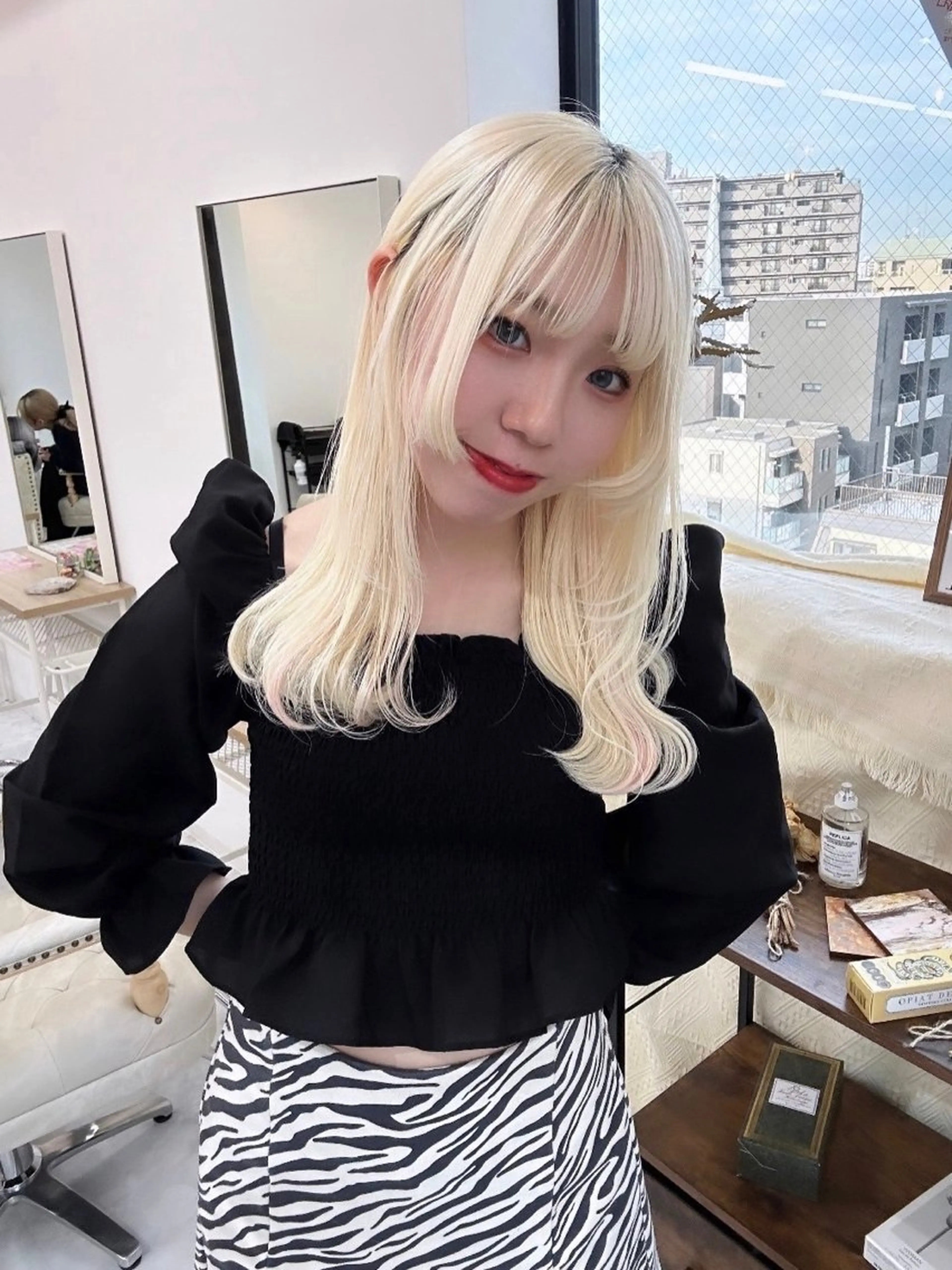 セミロング カラー ヘアカラー トリートメント ハイトーン×韓国ヘア 💍tiam💍のヘアスタイル