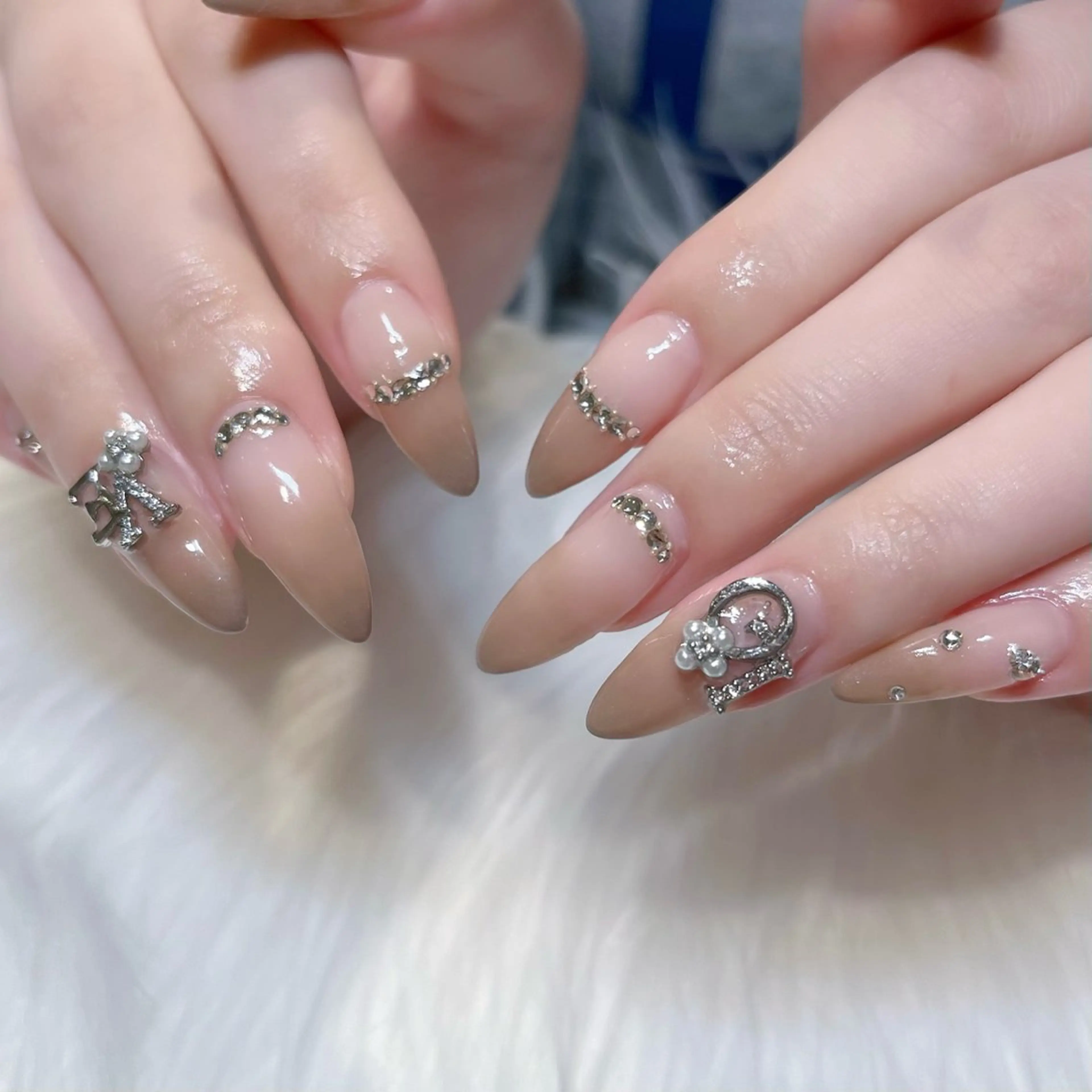 ネイル アートネイル ブラウン ガーリー 韓国ネイル 持ち込み ハンドネイル KOKONA 🎀のネイルデザイン