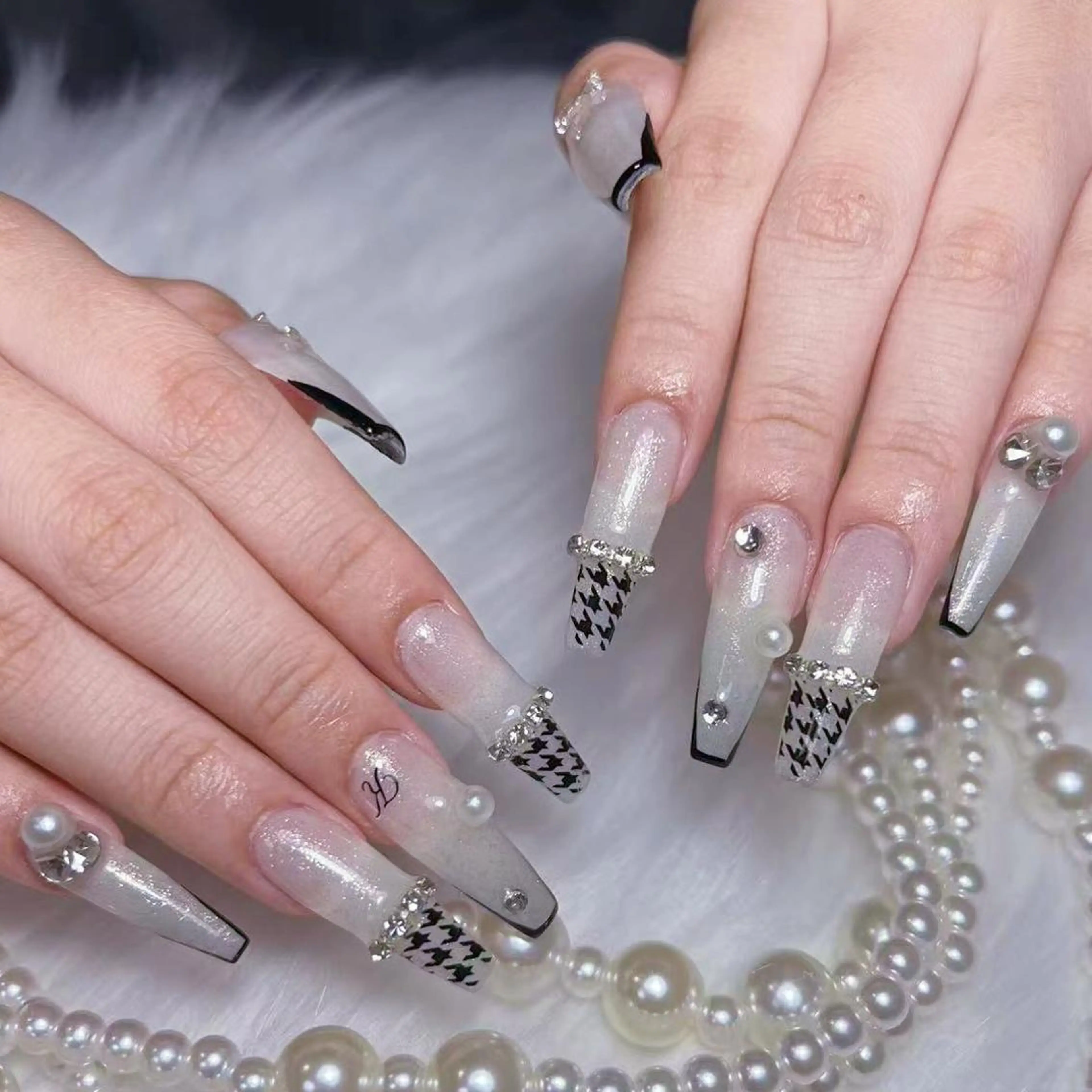 ネイル アートネイル オーロラネイル ガーリー キラキラネイル 韓国ネイル Nail Monsterのネイルデザイン