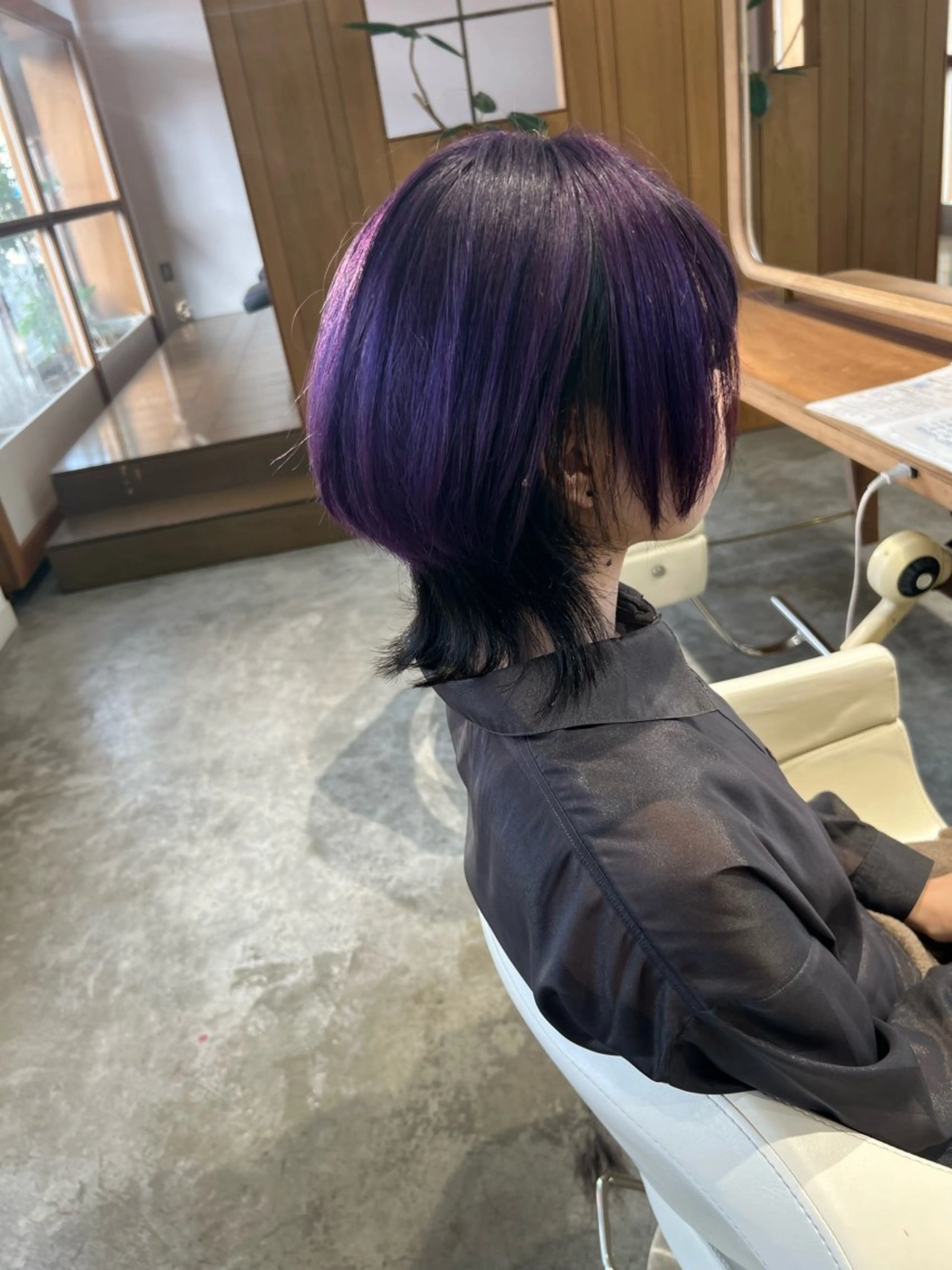 ショート カラー 黒髪 パープルカラー パープルブラック ショートヘア ウルフカット カット ヘアカラー トリートメント フラム所属・WATANABE MISAKIのヘアスタイル