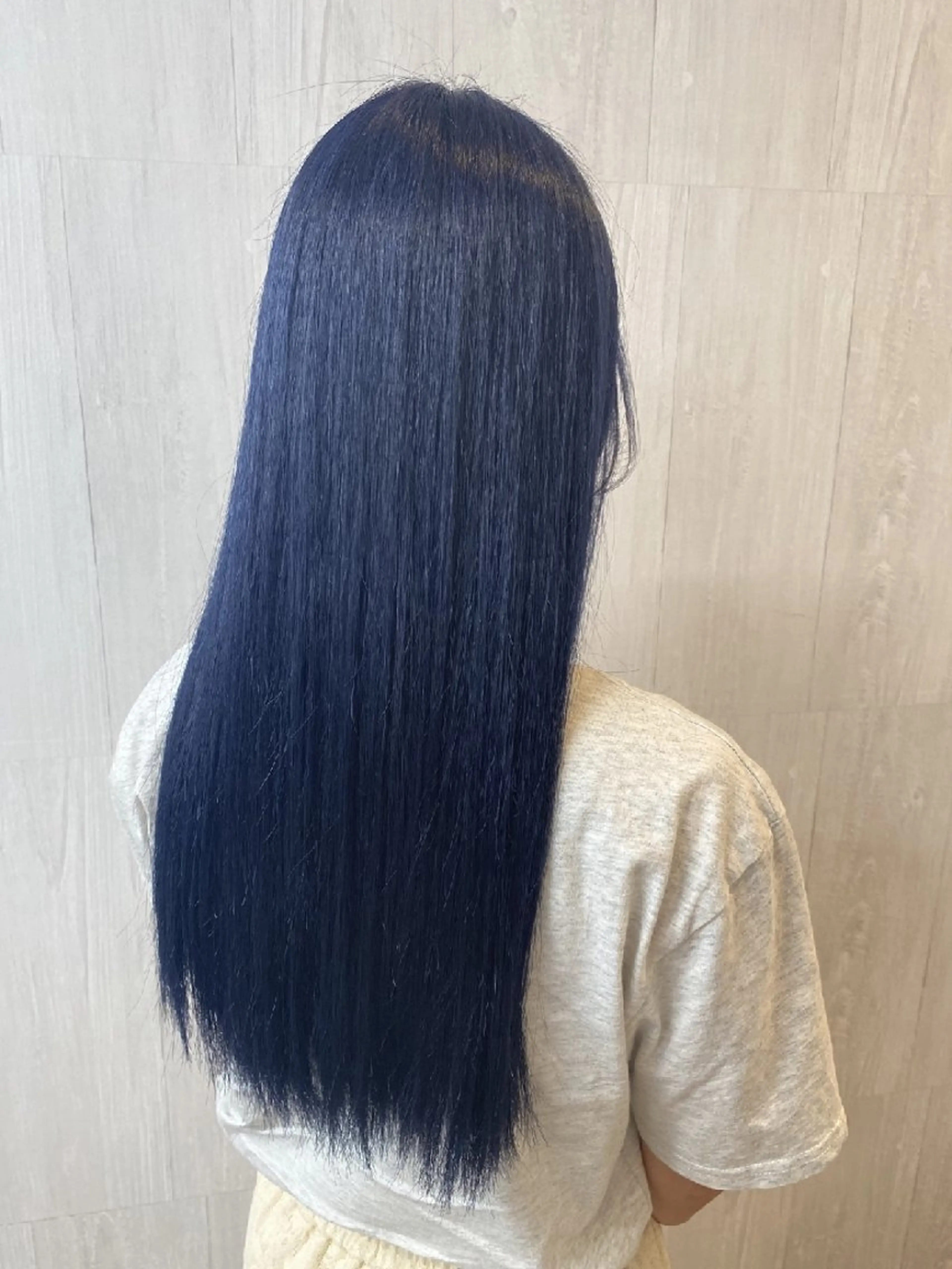 カラー ロング ブルーカラー GLOSS❤︎ 中西春菜のヘアスタイル