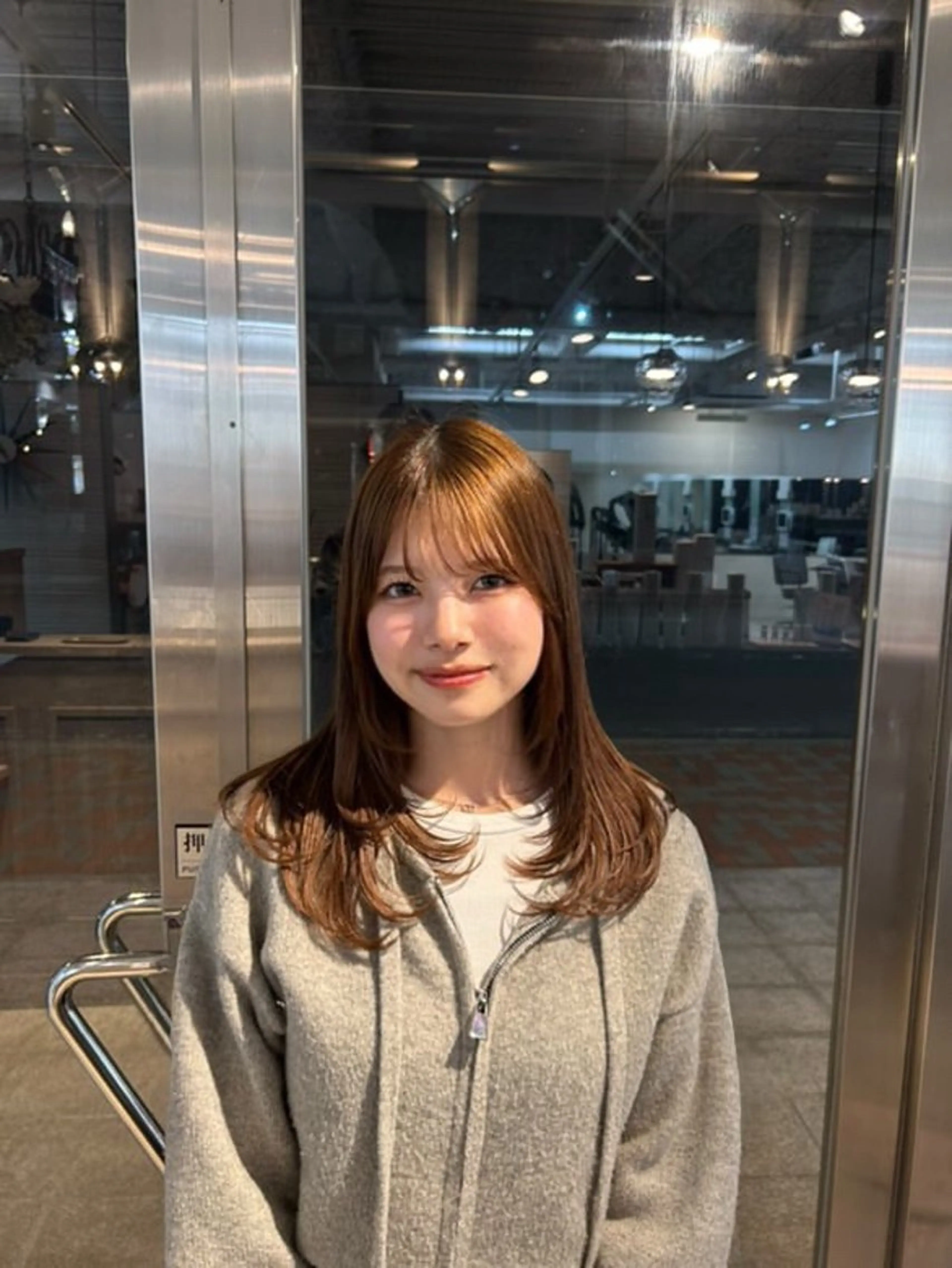 ロング レイヤーカット Luccica PARIS所属・佐川 舞斗のヘアスタイル