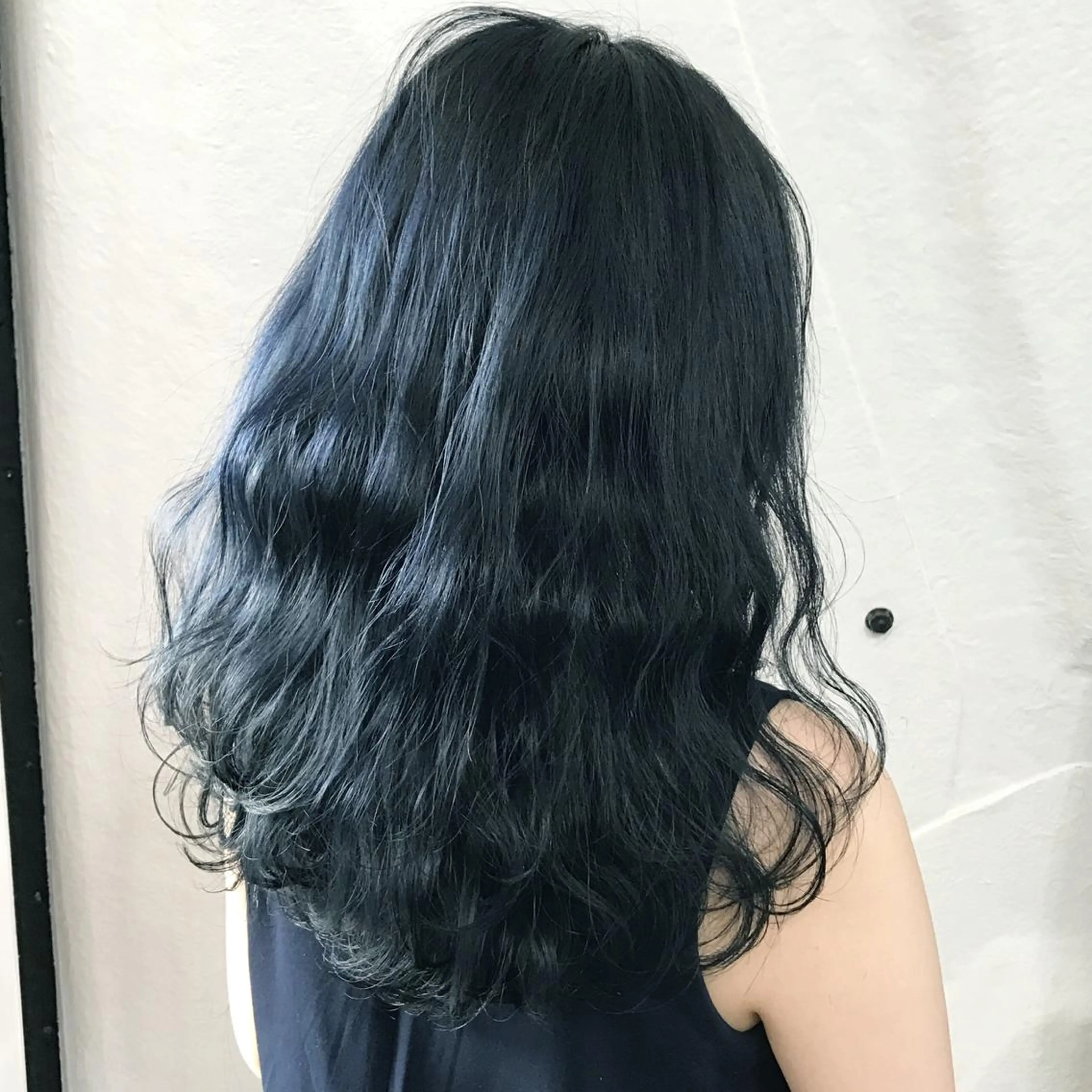 カラー ブリーチ ブルーカラー ネイビーカラー サロウィン所属・K-POP好き美容師 🇰🇷Kai.Yのヘアスタイル