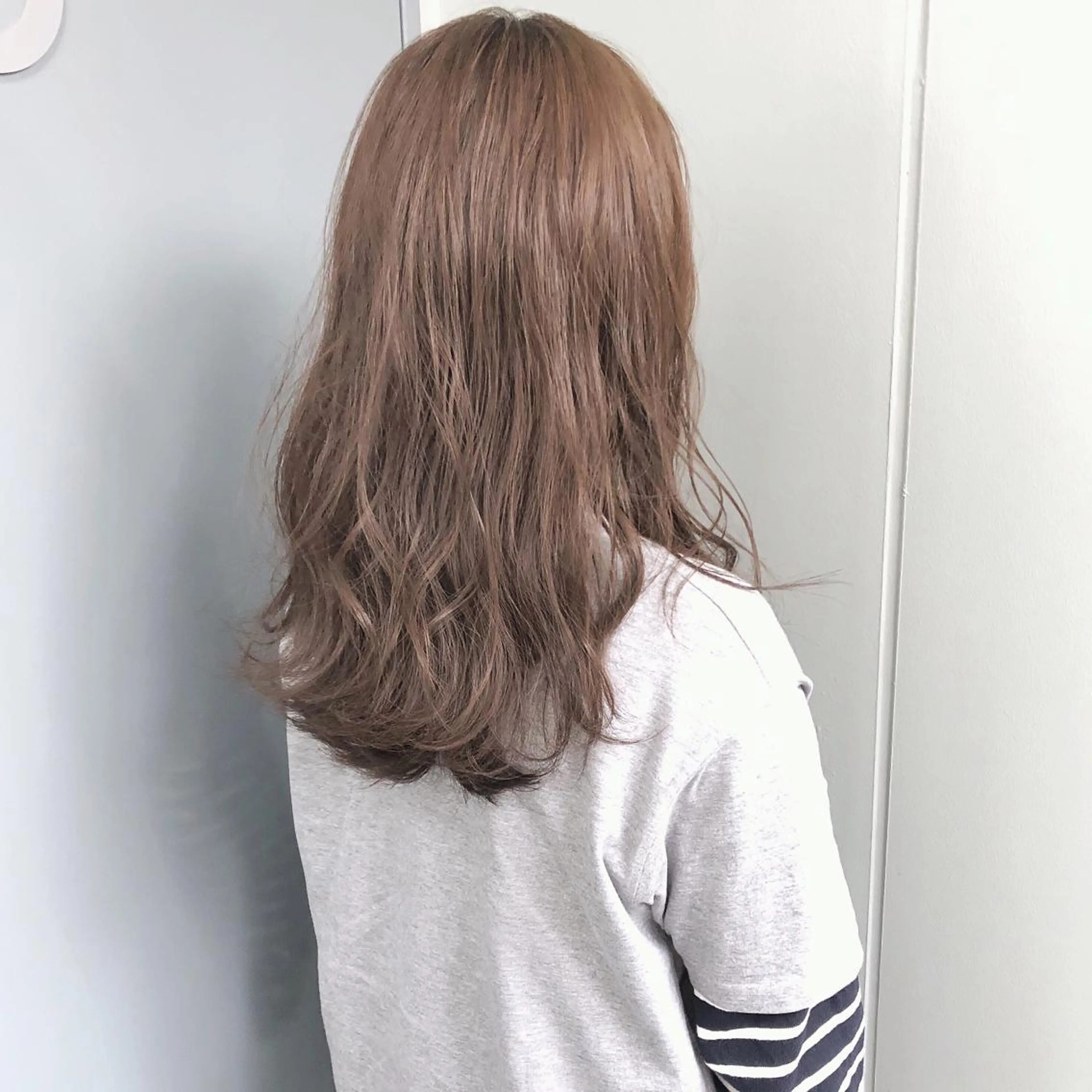 ロング カラー ヘアアレンジ アッシュ ベージュカラー 義本 風佳のヘアスタイル