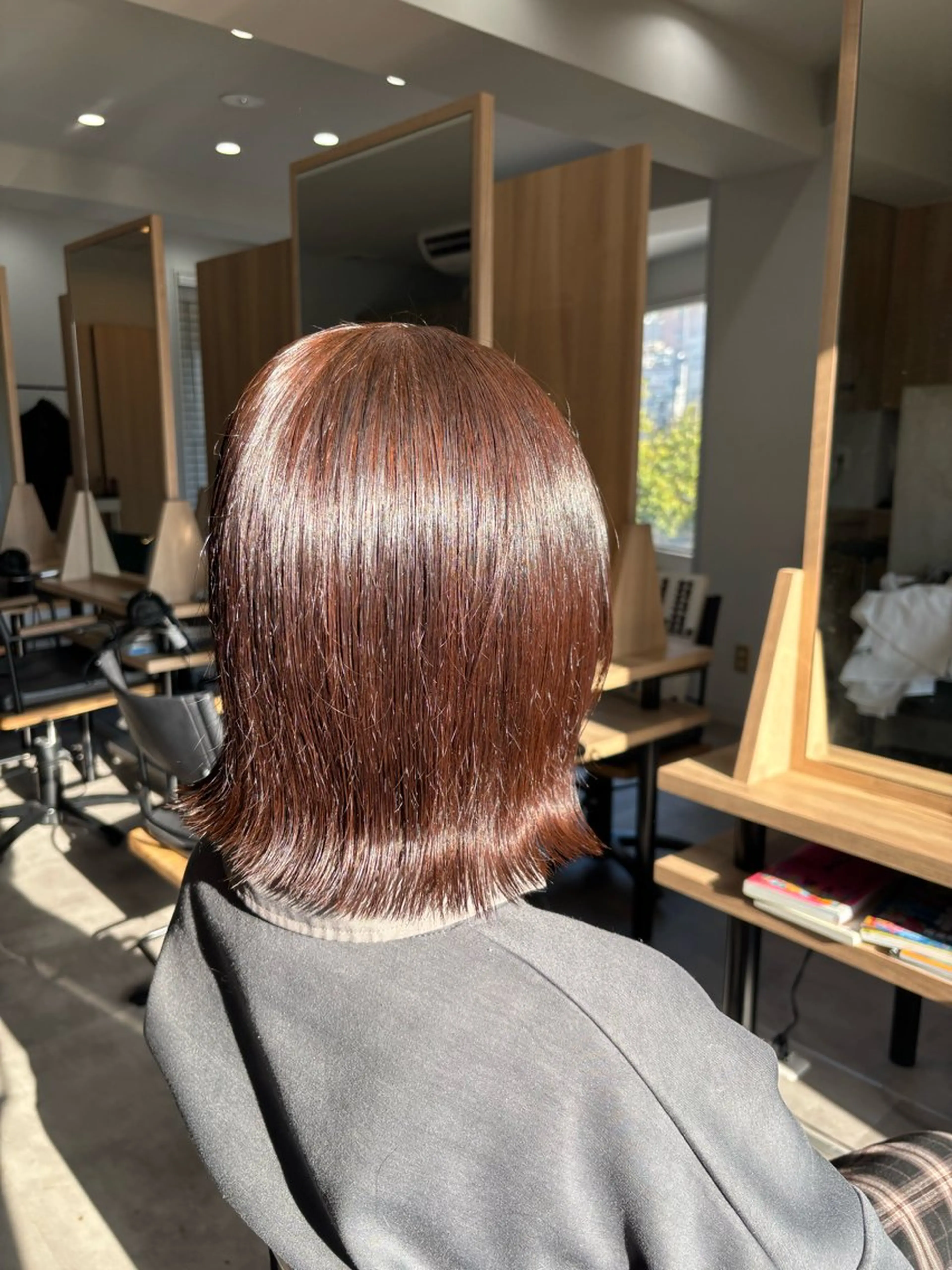 ショート カラー 浦川 麗美のヘアスタイル