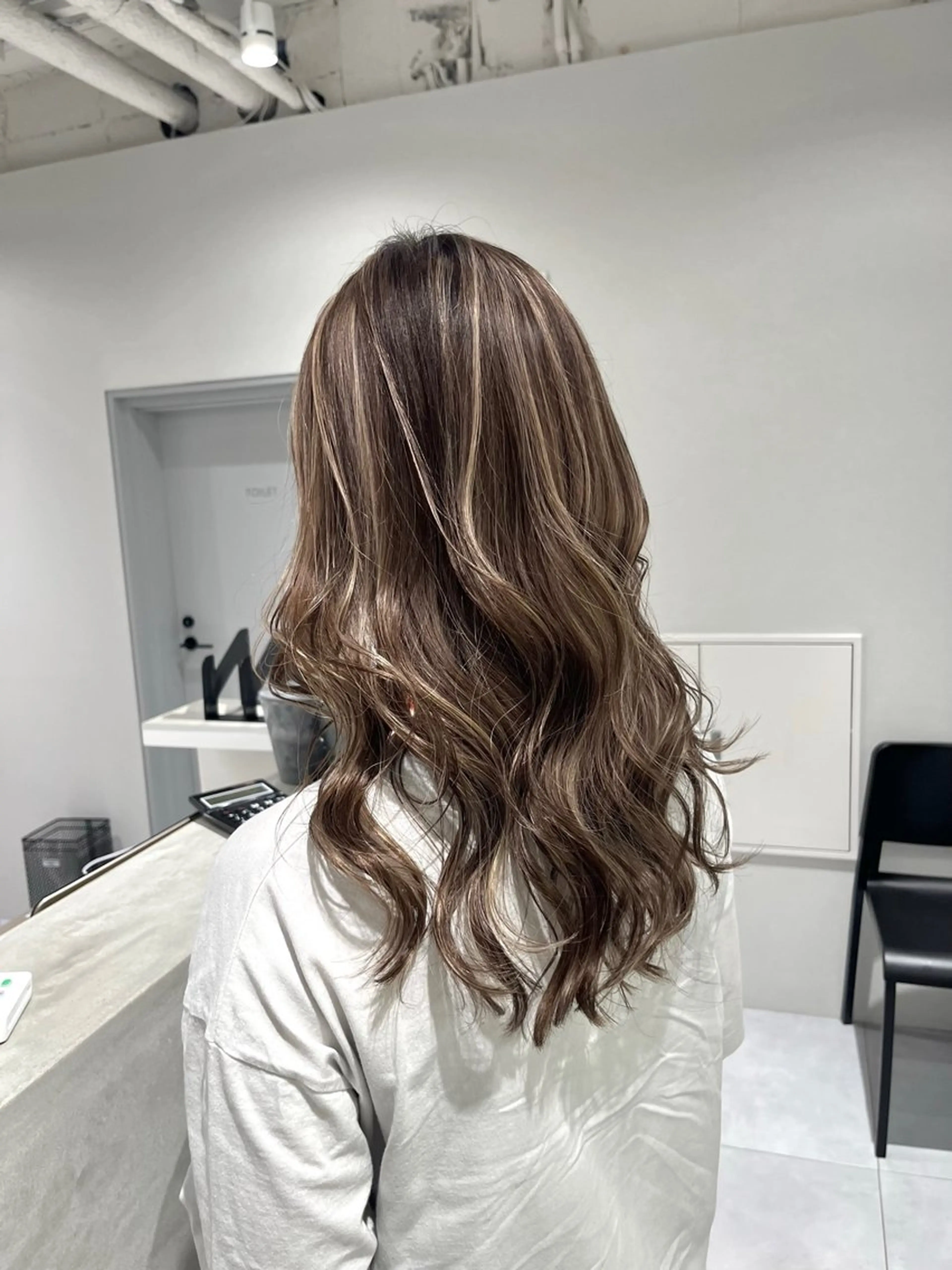ロング カラー カット ヘアカラー バレイヤージュ ハイライトのヘアスタイル