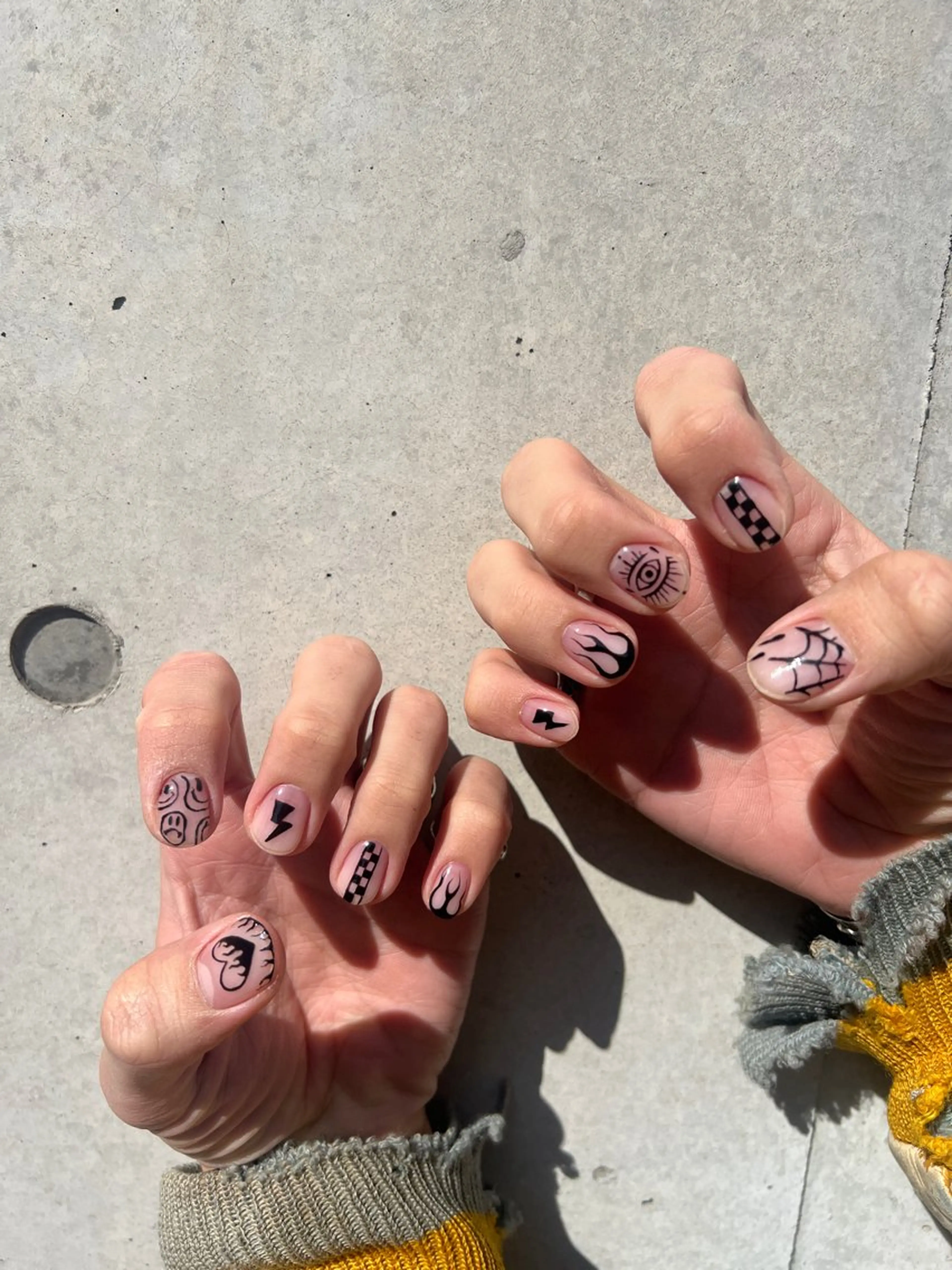 ミディアム 萬城 愛梨のネイルデザイン