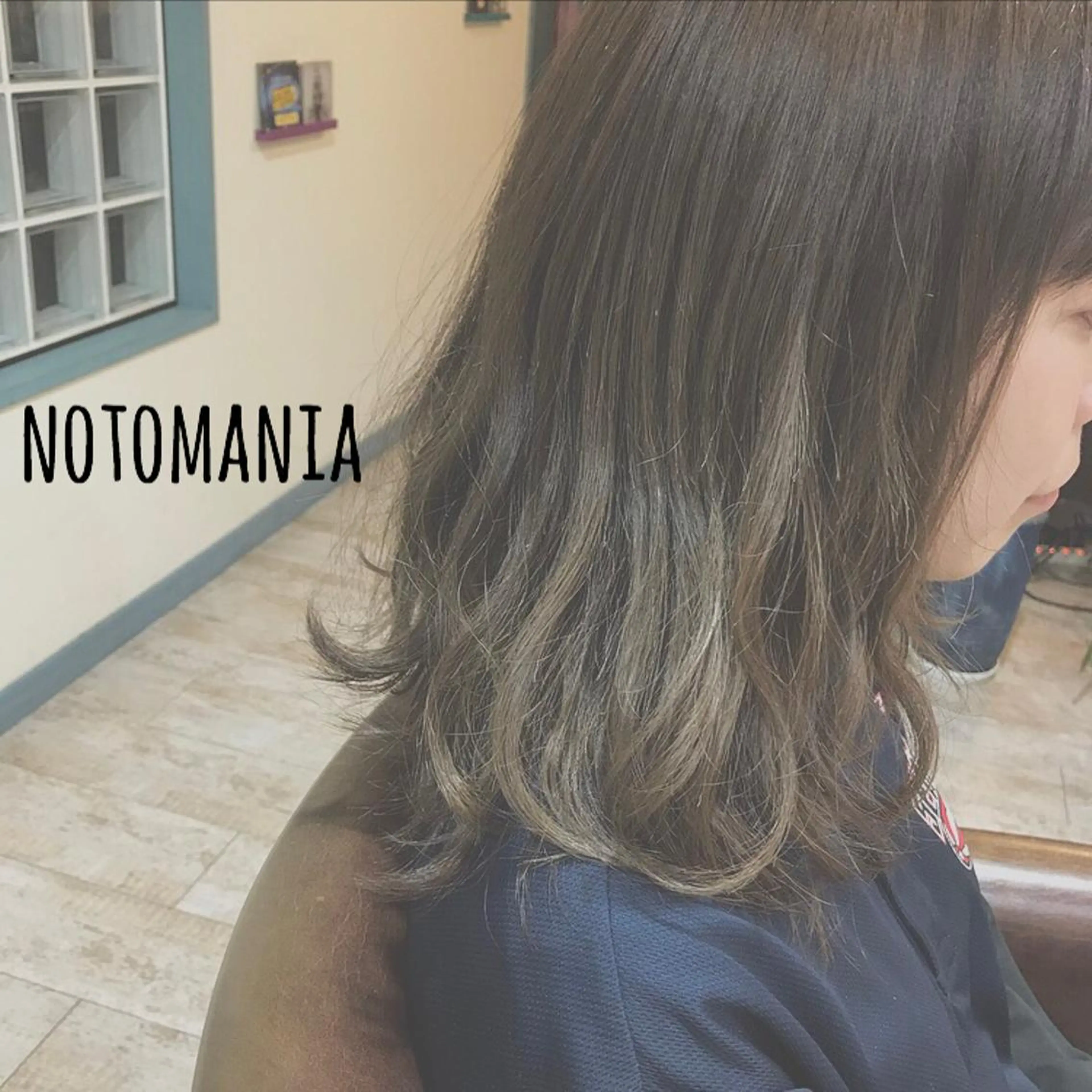 セミロング カラー ブリーチ 透明感カラー グレージュ オリーブグレージュ オリーブグレー イシハラ アズサのヘアスタイル
