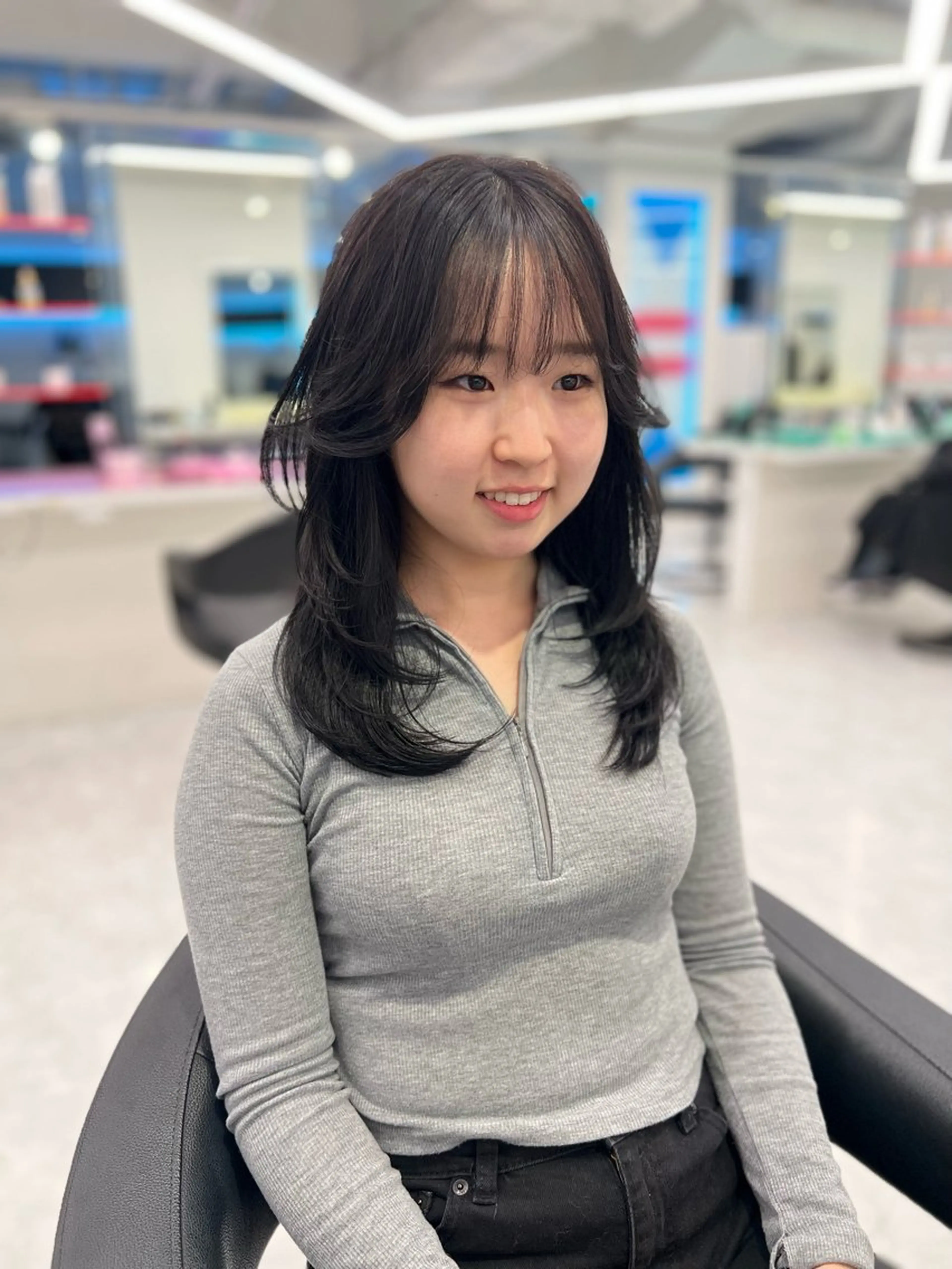 ミディアム カラー 🇨🇳中韓レイヤー 暗髪カラー🇰🇷のヘアスタイル