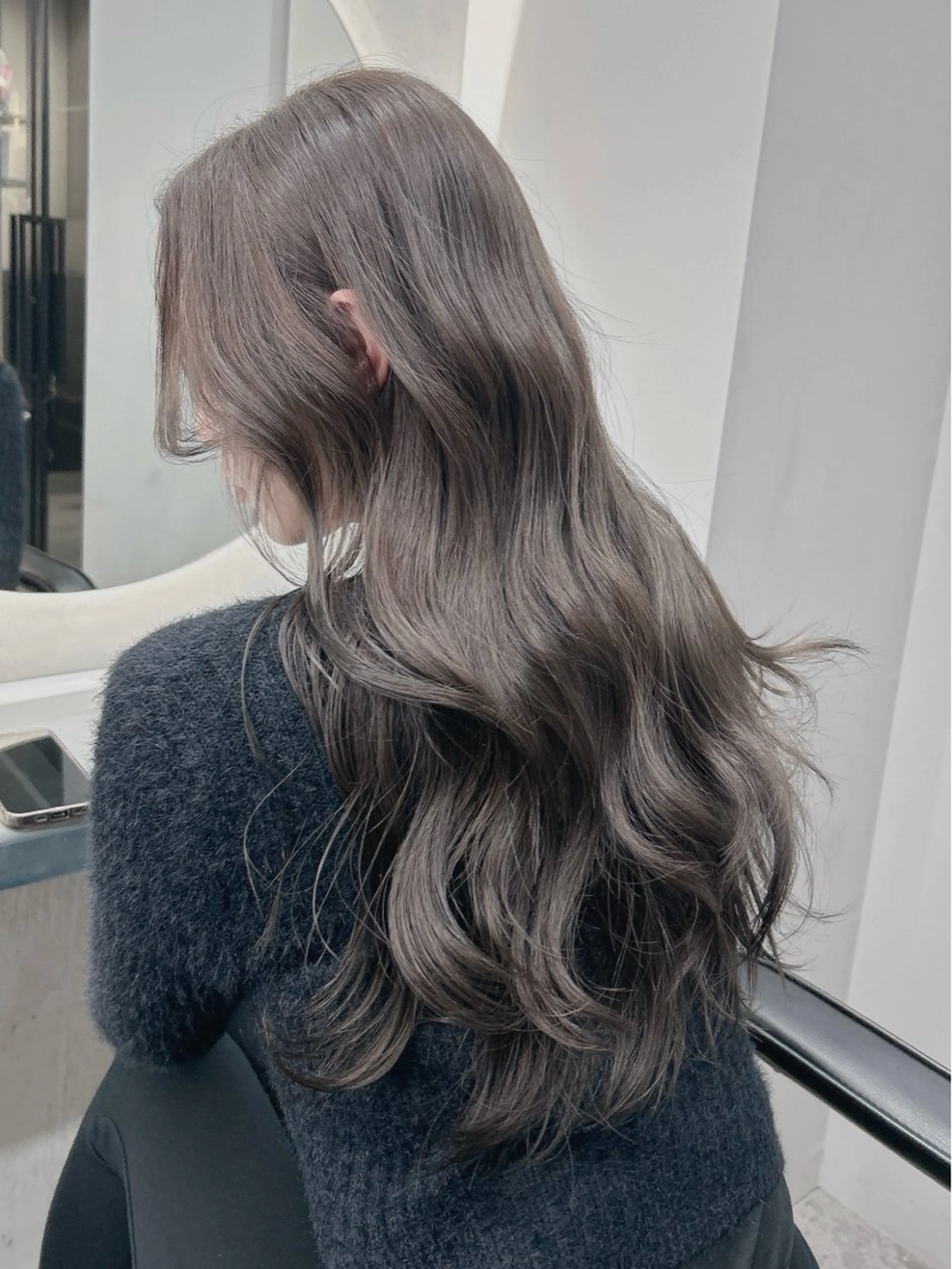 ロング アッシュ アッシュグレー ヘアカラー トリートメント 透明感グレージュ 田島晃汰のヘアスタイル