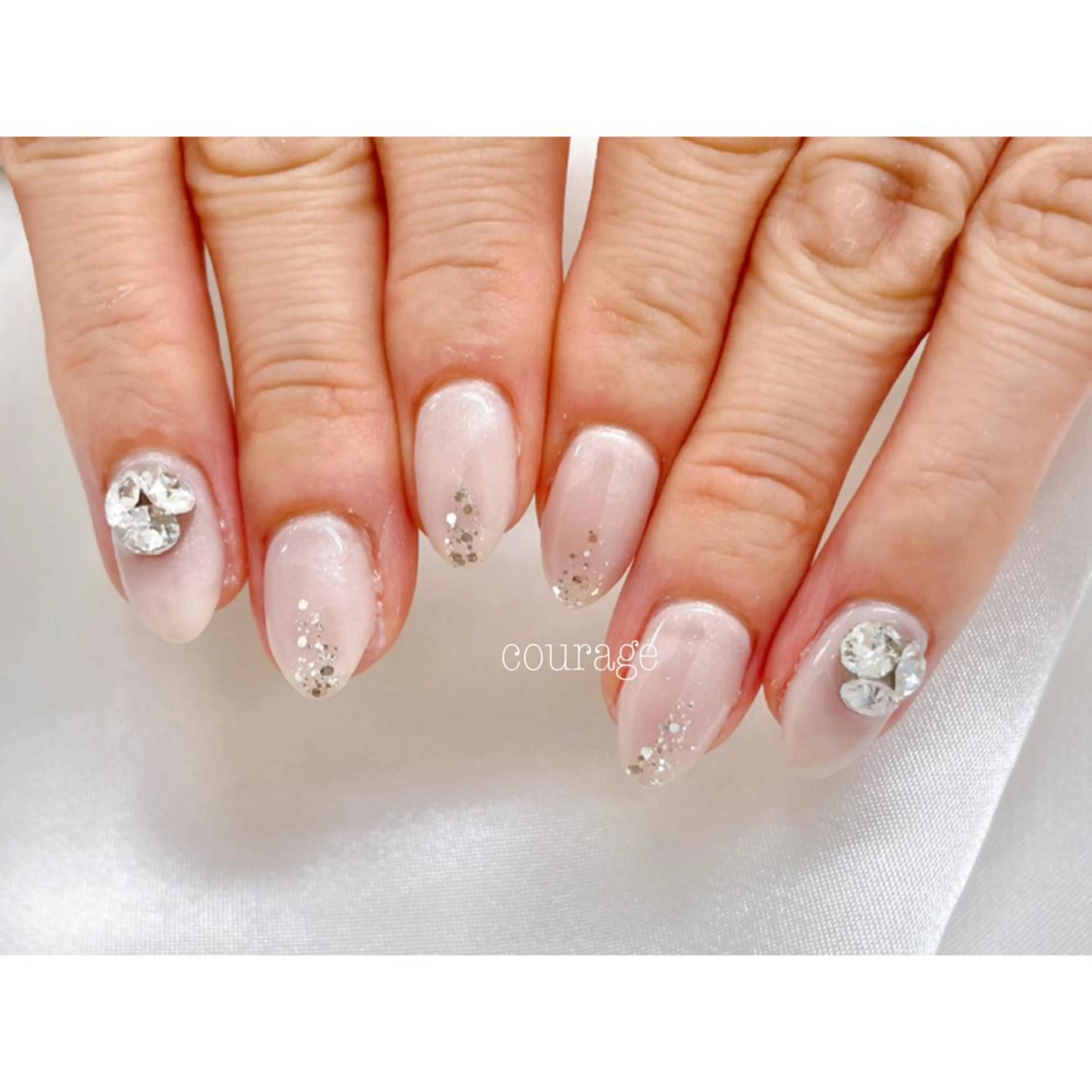 ネイル ピンク ストーンネイル ハンドネイル ネイルサロンcourage所属・ネイルサロン courageのネイルデザイン