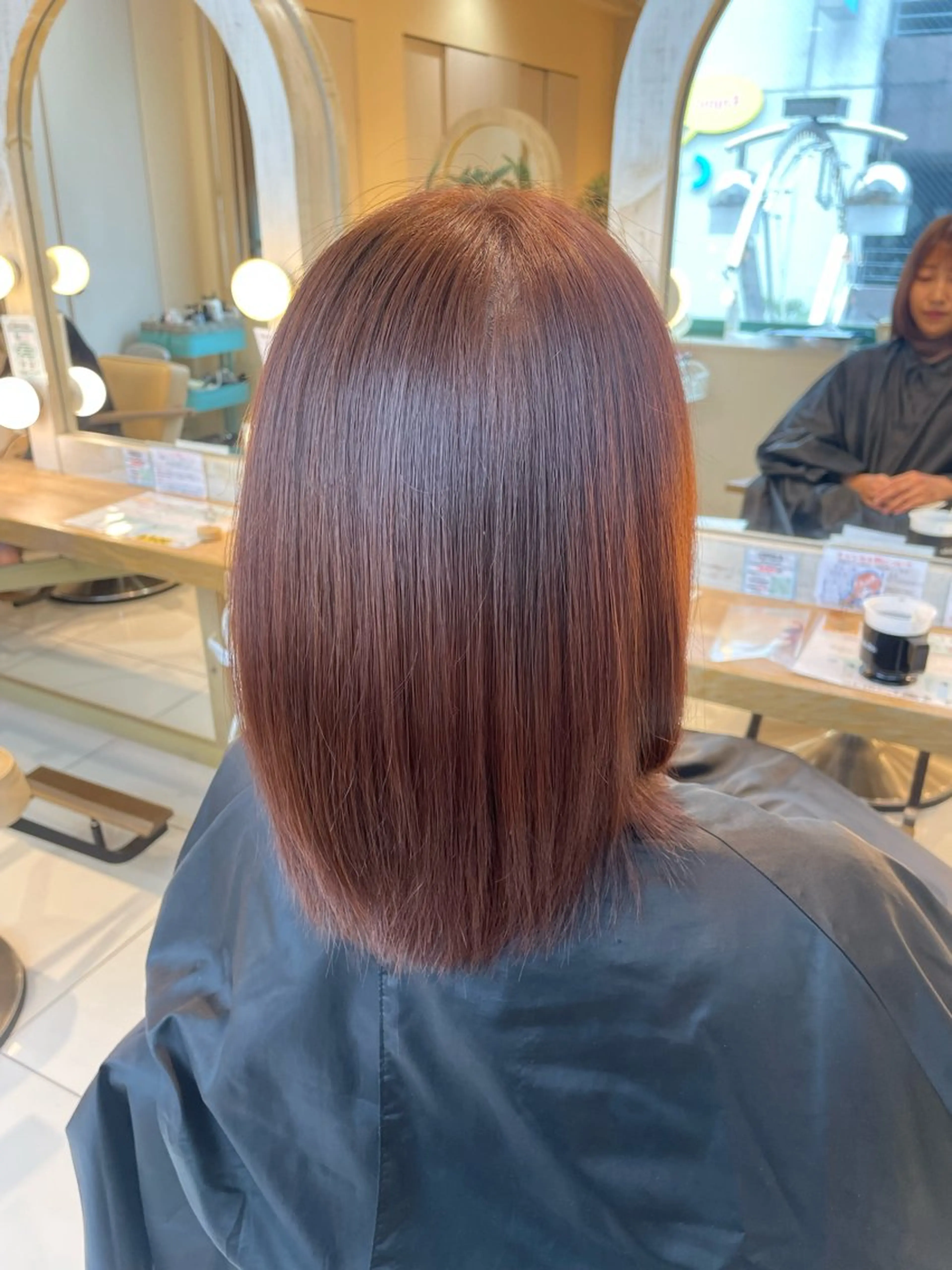 ショート カラー 暖色カラー/ブリーチ なしカラー/艶カラーのヘアスタイル