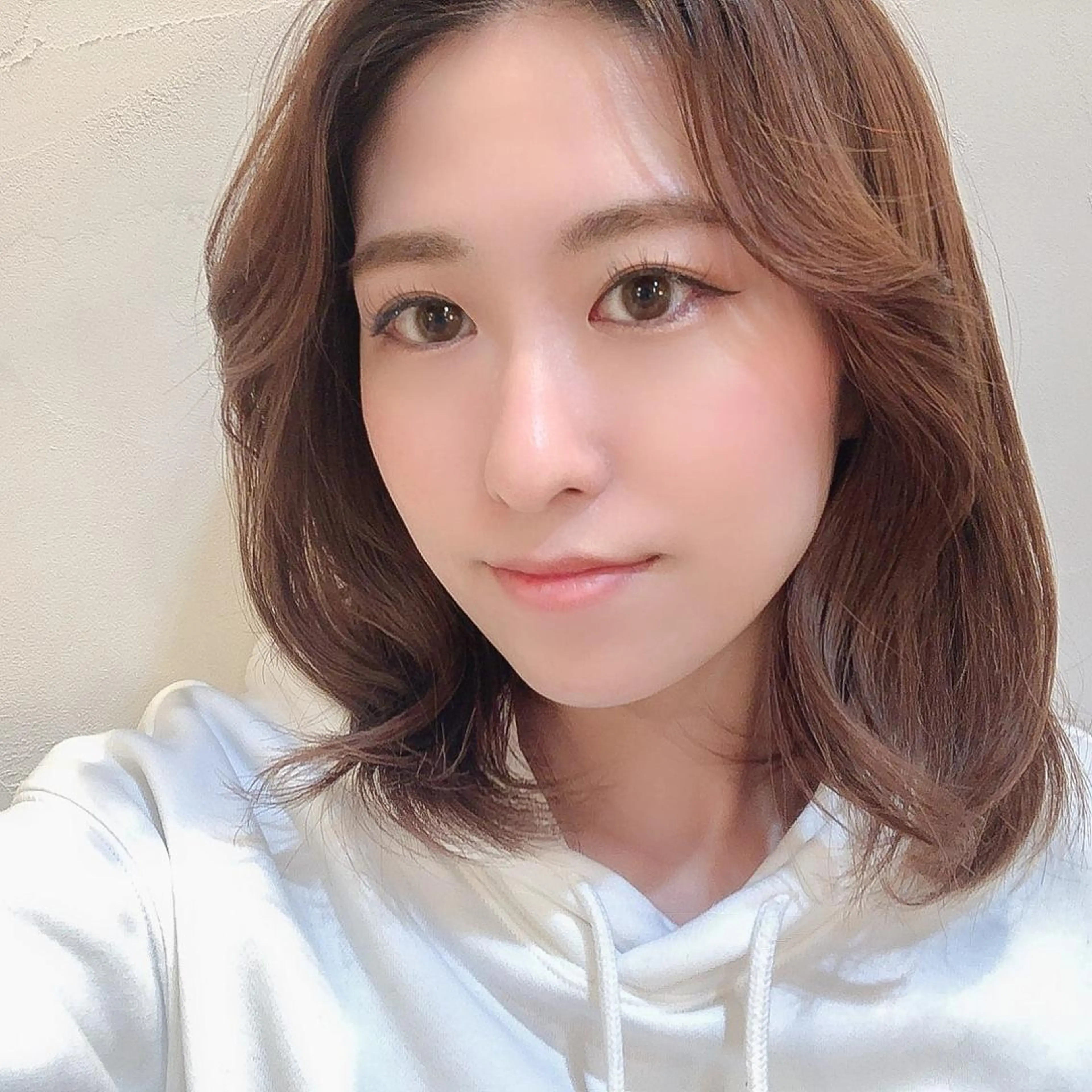 ミディアム 顔周りカット 韓国風ヘア 艶髪とアイラッシュ ❤️関根悠のヘアスタイル