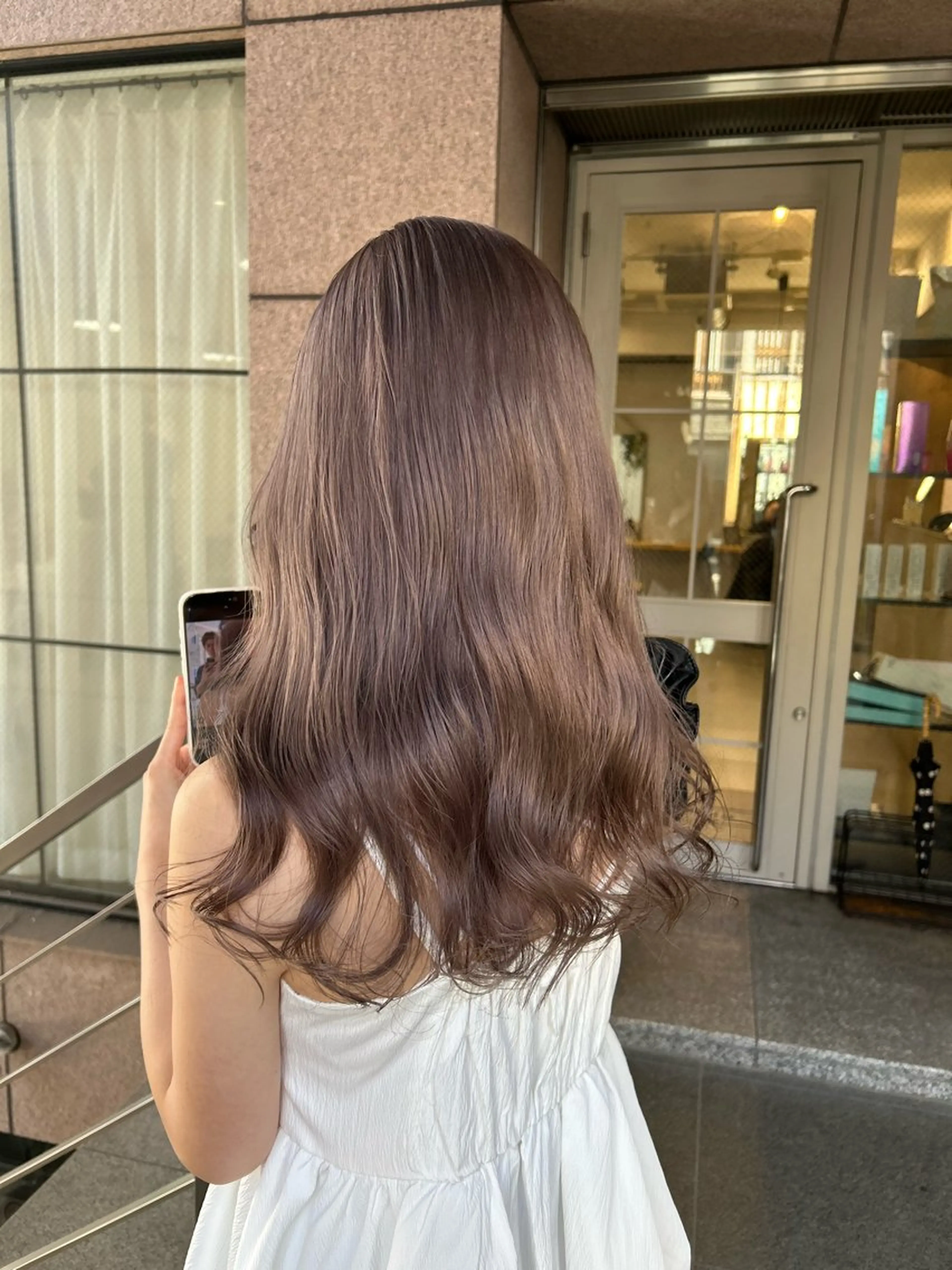 ロング カラー グレージュ× ボブ× ハイトーン　前田隆太のヘアスタイル