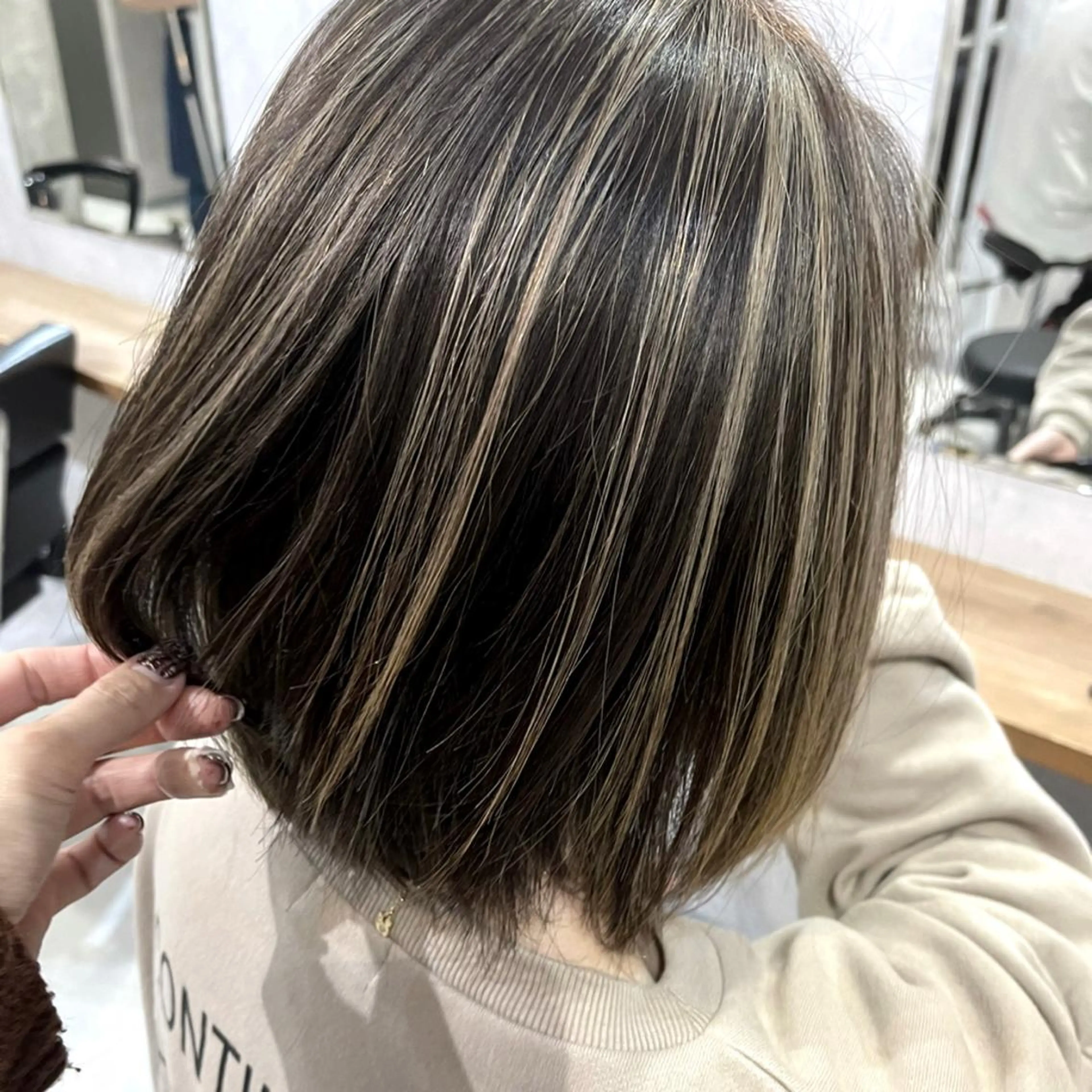 ショート カラー バレイヤージュ ハイライトカラー ハイライト レイヤーカット カット ヘアカラー 松井那津子 /ハイライトブリーチのヘアスタイル