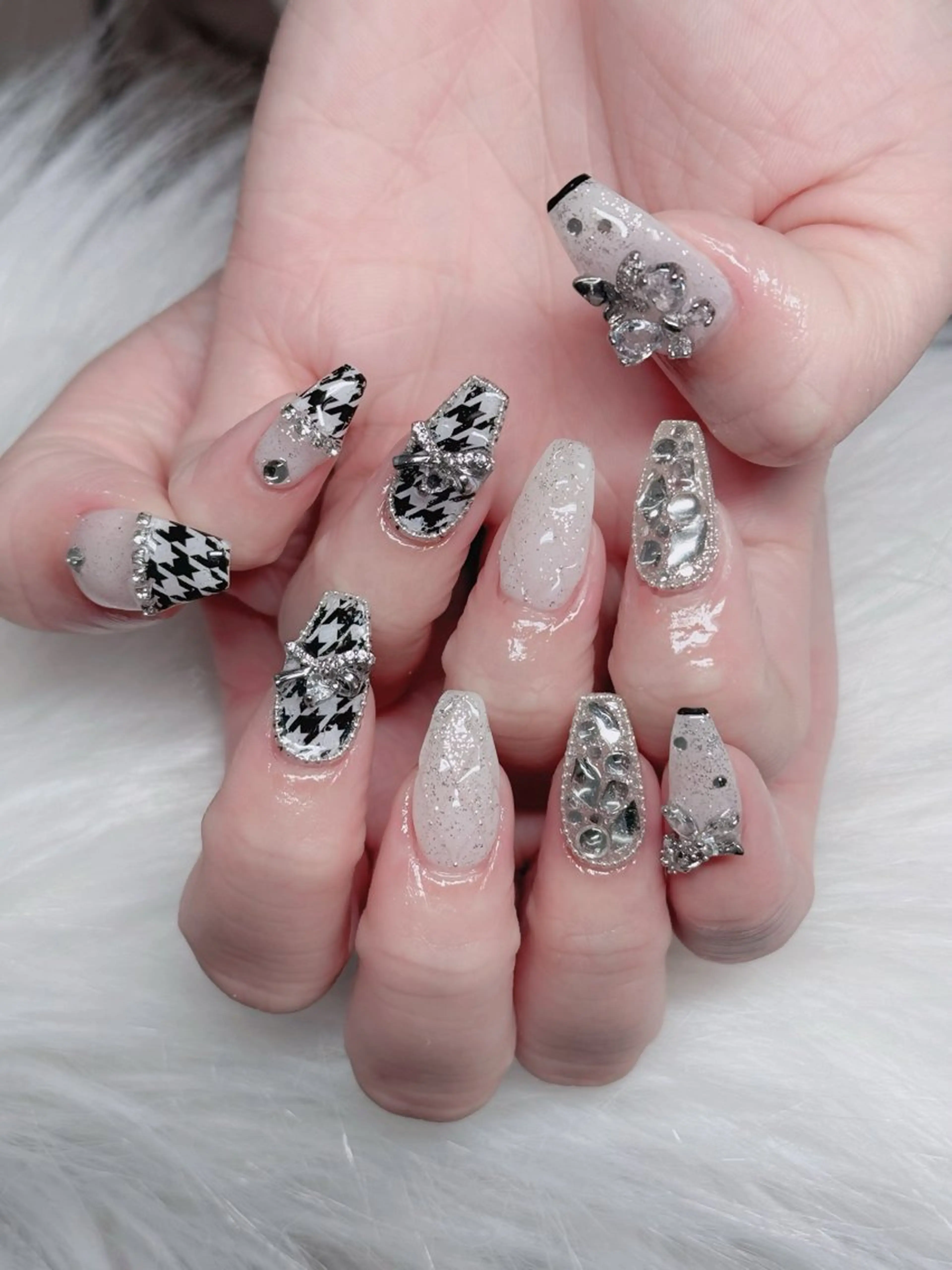ネイル オーロラネイル フレンチネイル ジェルネイル ハロウィン キラキラネイル H.baby Nail Salon所属・H.baby Nail Salonのネイルデザイン
