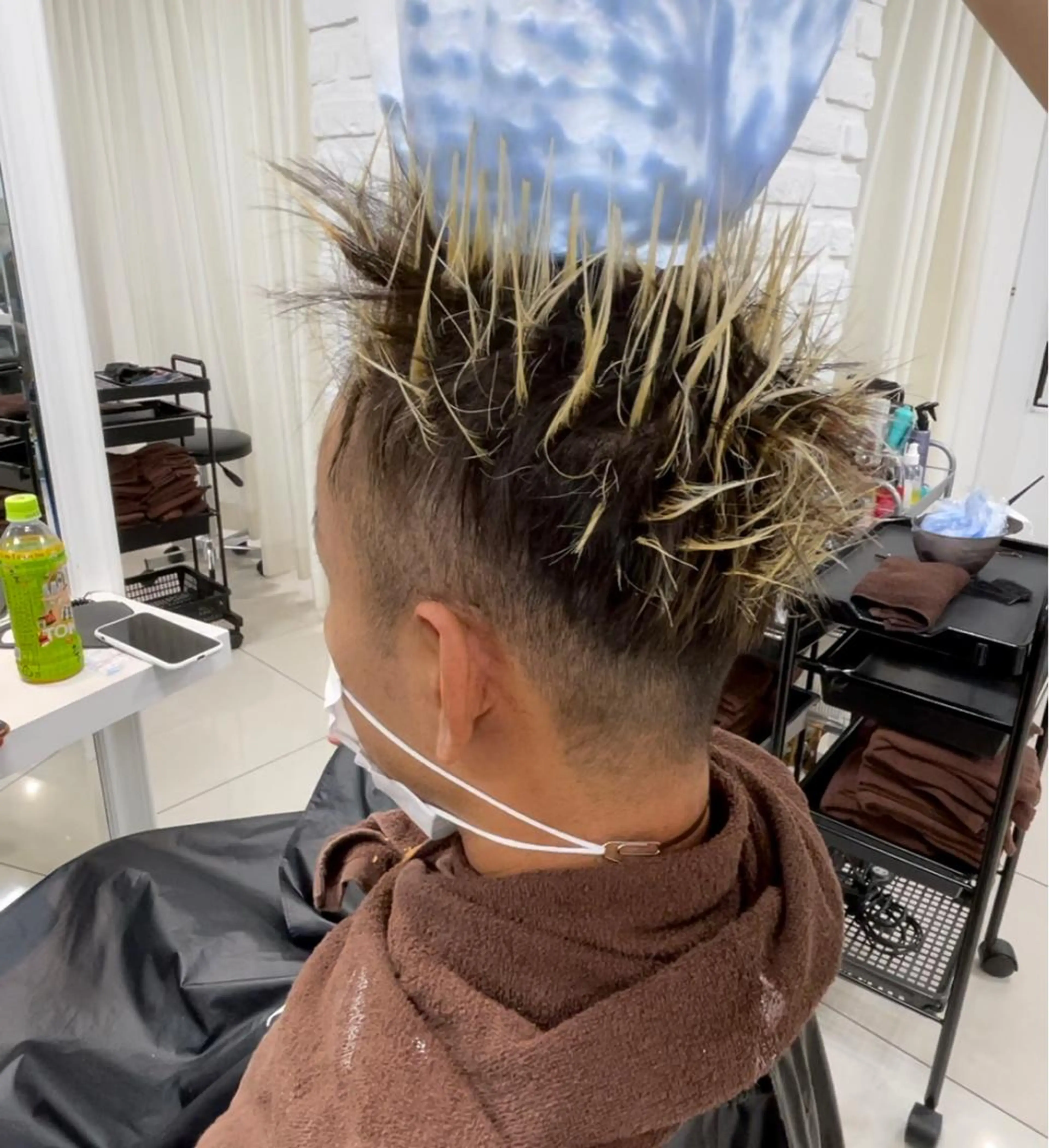 ショート カラー メンズ メンズブリーチ メンズハイライト メンズメッシュ ブリーチ ハイライトカラー カット ヘアカラー トリートメント 【デザインカラー】 粥川佳日望のヘアスタイル