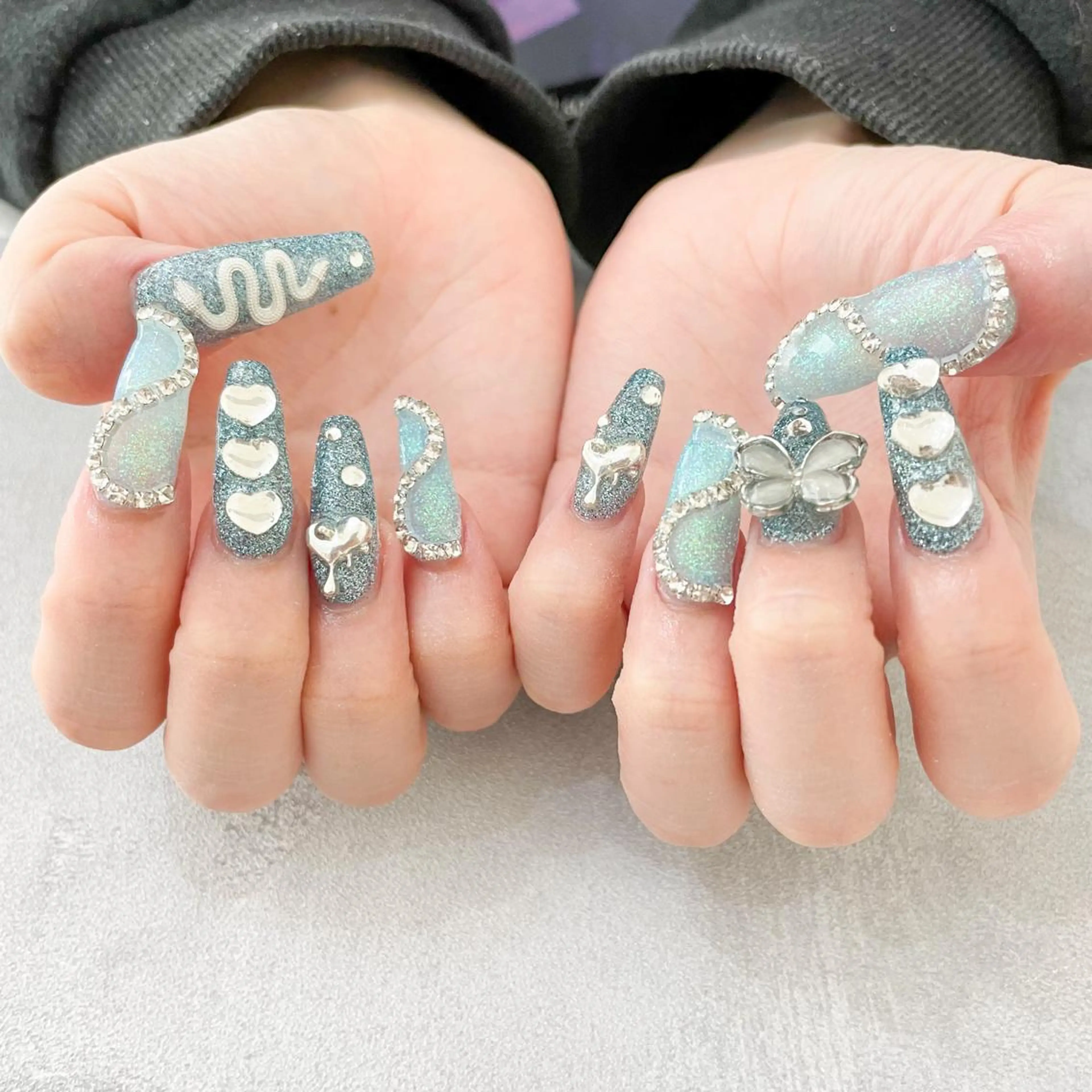 ネイル ハンドネイル ゴテゴテ💙ワンホン リオナのネイルデザイン