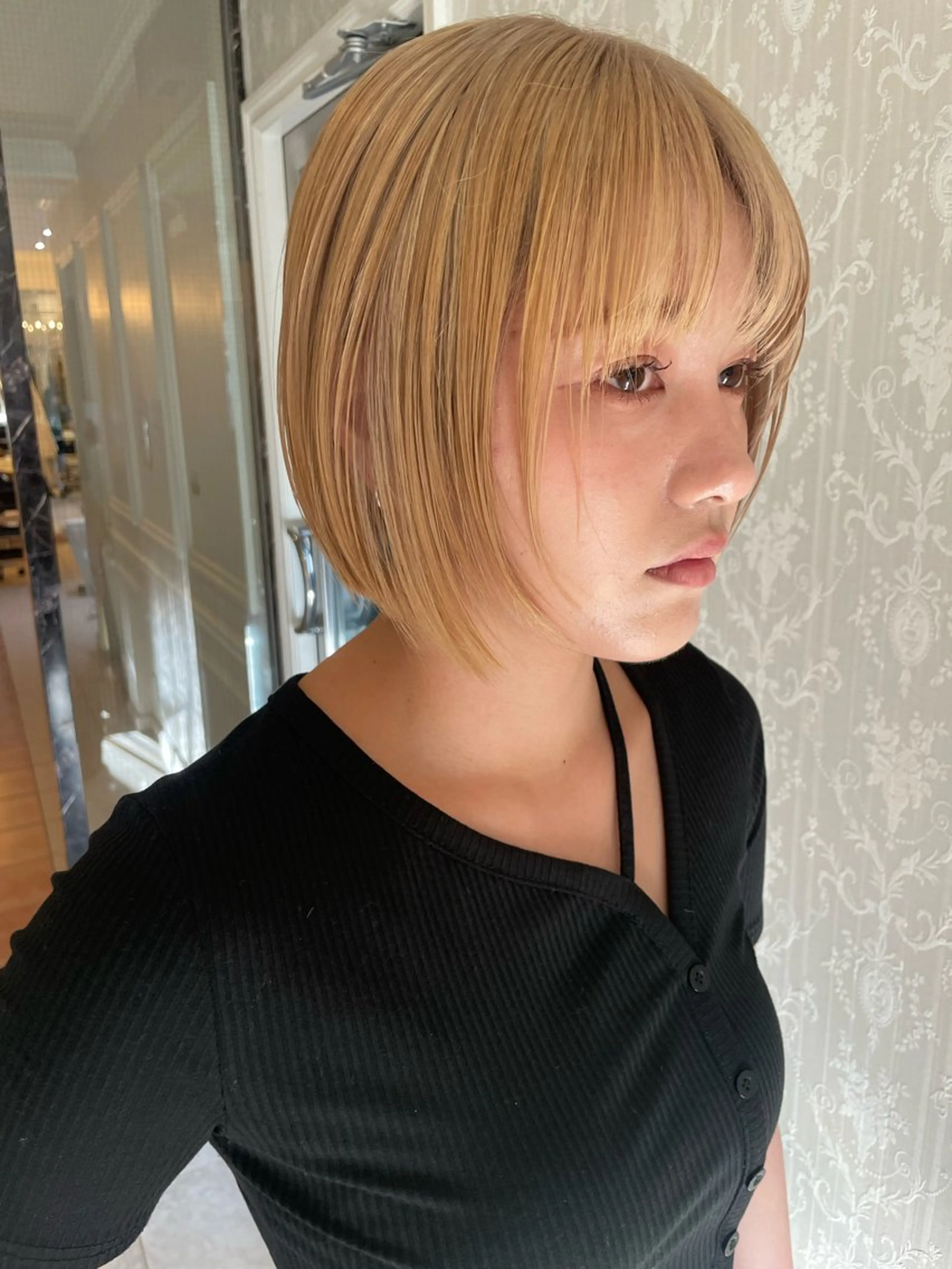 ミディアム カラー ボブレイヤー ベージュカラー ブリーチ ケアブリーチ ヘーゼル hair  studio A.R.S所属・烏丸/艶髪/レイヤー /韓国風/廣瀬尚輝のヘアスタイル