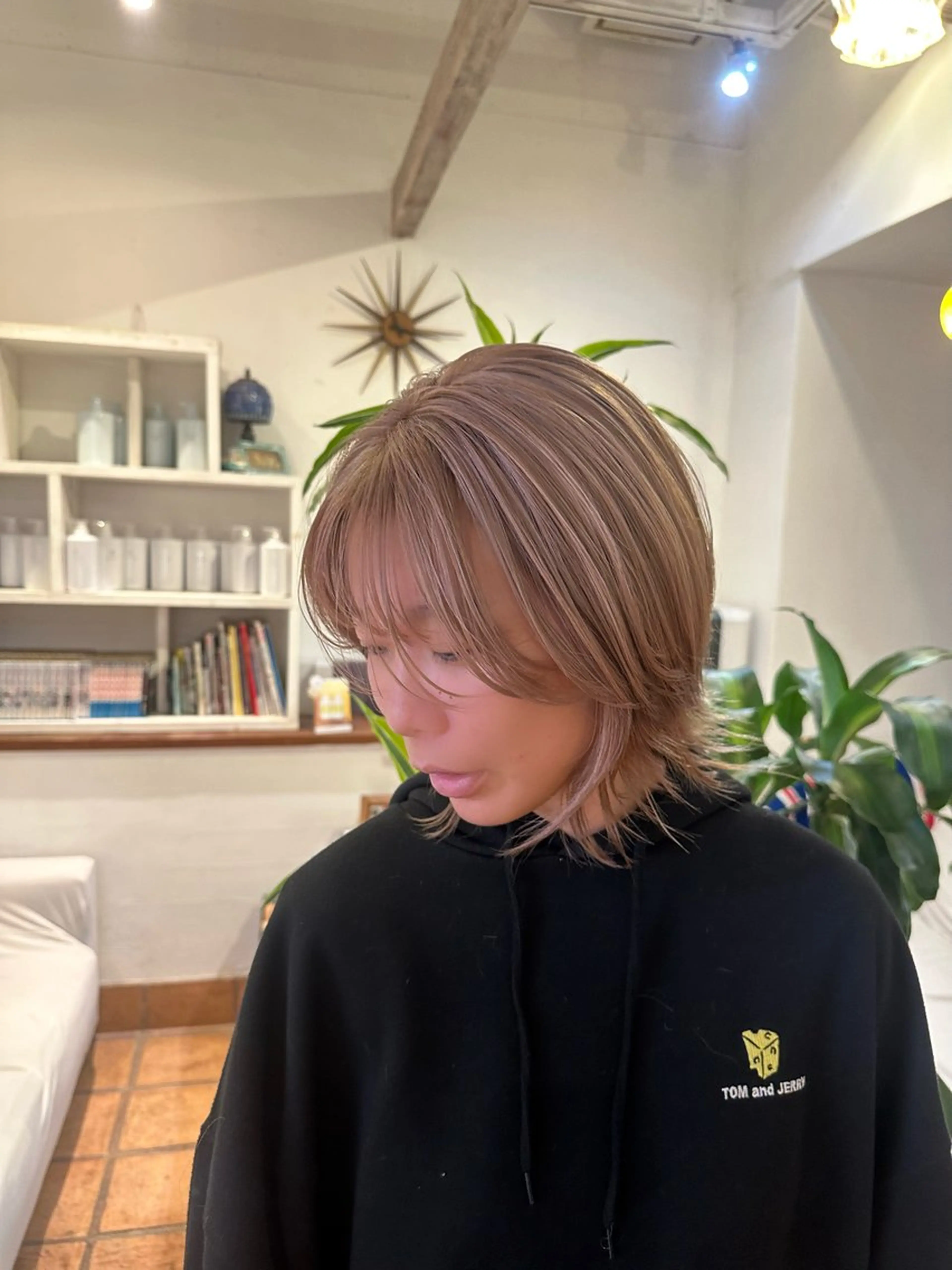 ミディアム カラー ブリーチ レイヤーカット ウルフカット ウルフレイヤー カット ヘアカラー トリートメント KAKERU/ボブ/ ショート/パーマ🌱のヘアスタイル
