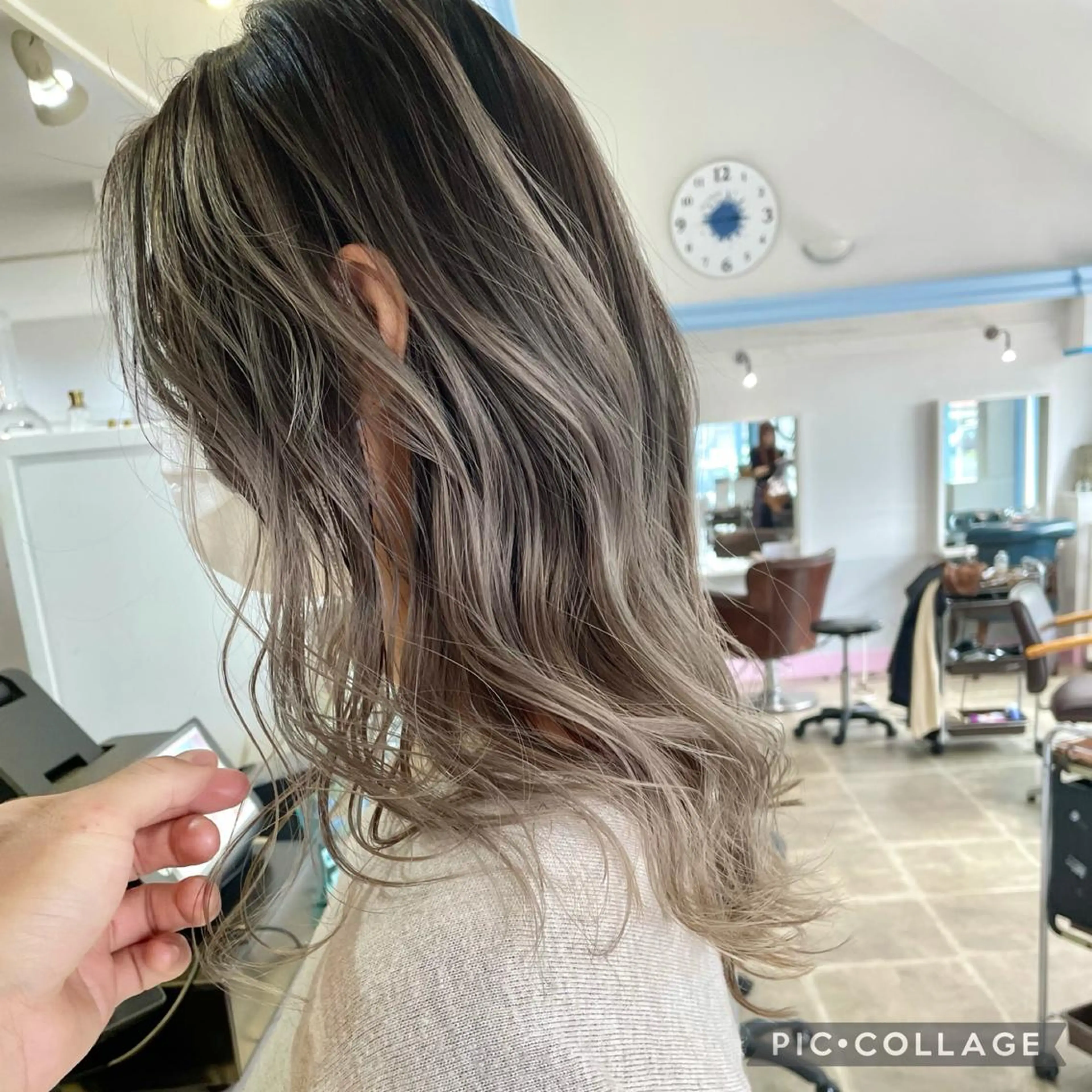 セミロング レイヤーカット Lit所属・Lit.豊橋 夏目のヘアスタイル