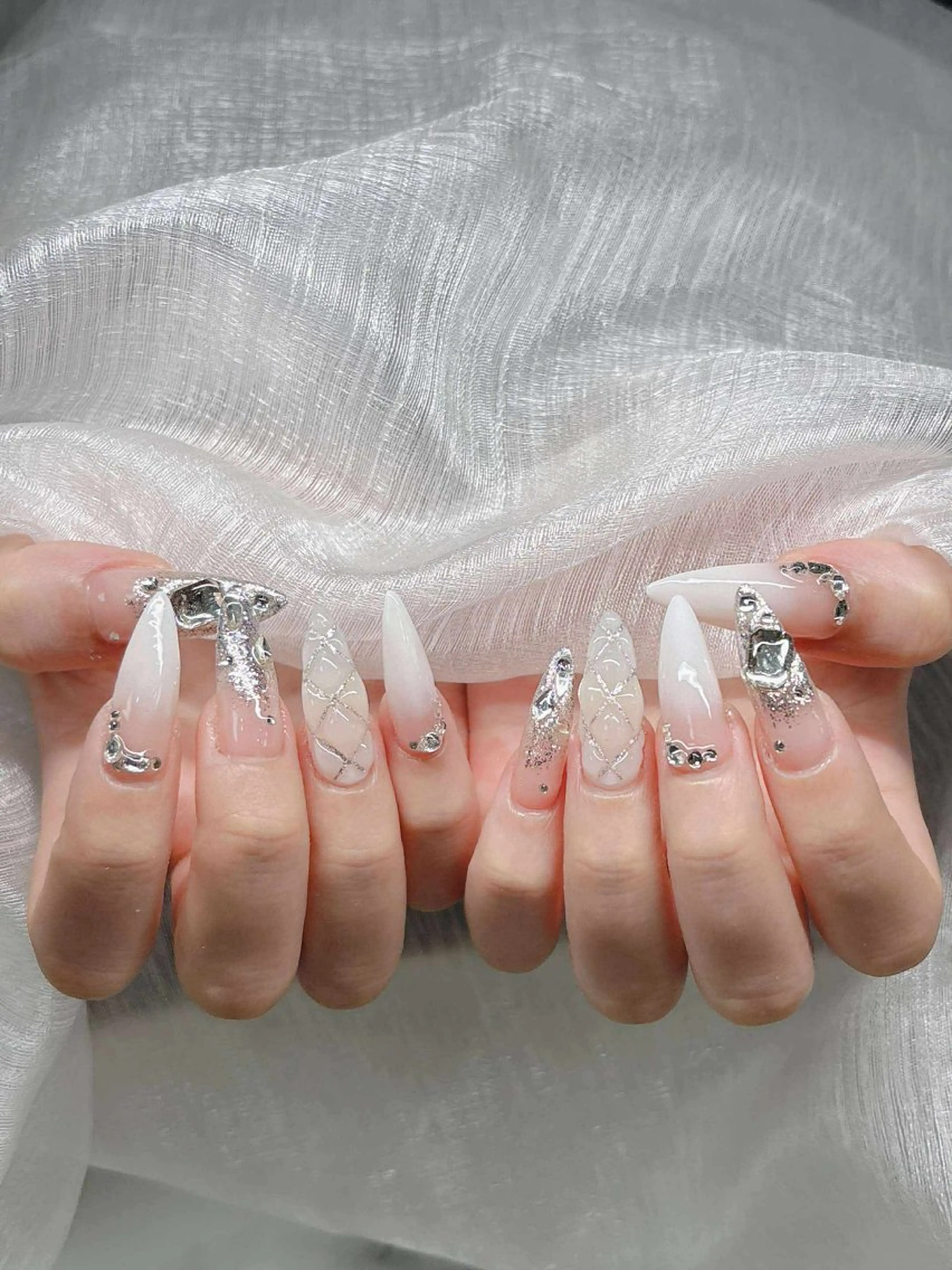 ネイル 長さ出し グラデーション 卒業式 キラキラネイル マグネットネイル ハンドネイル Lee Nailsのネイルデザイン