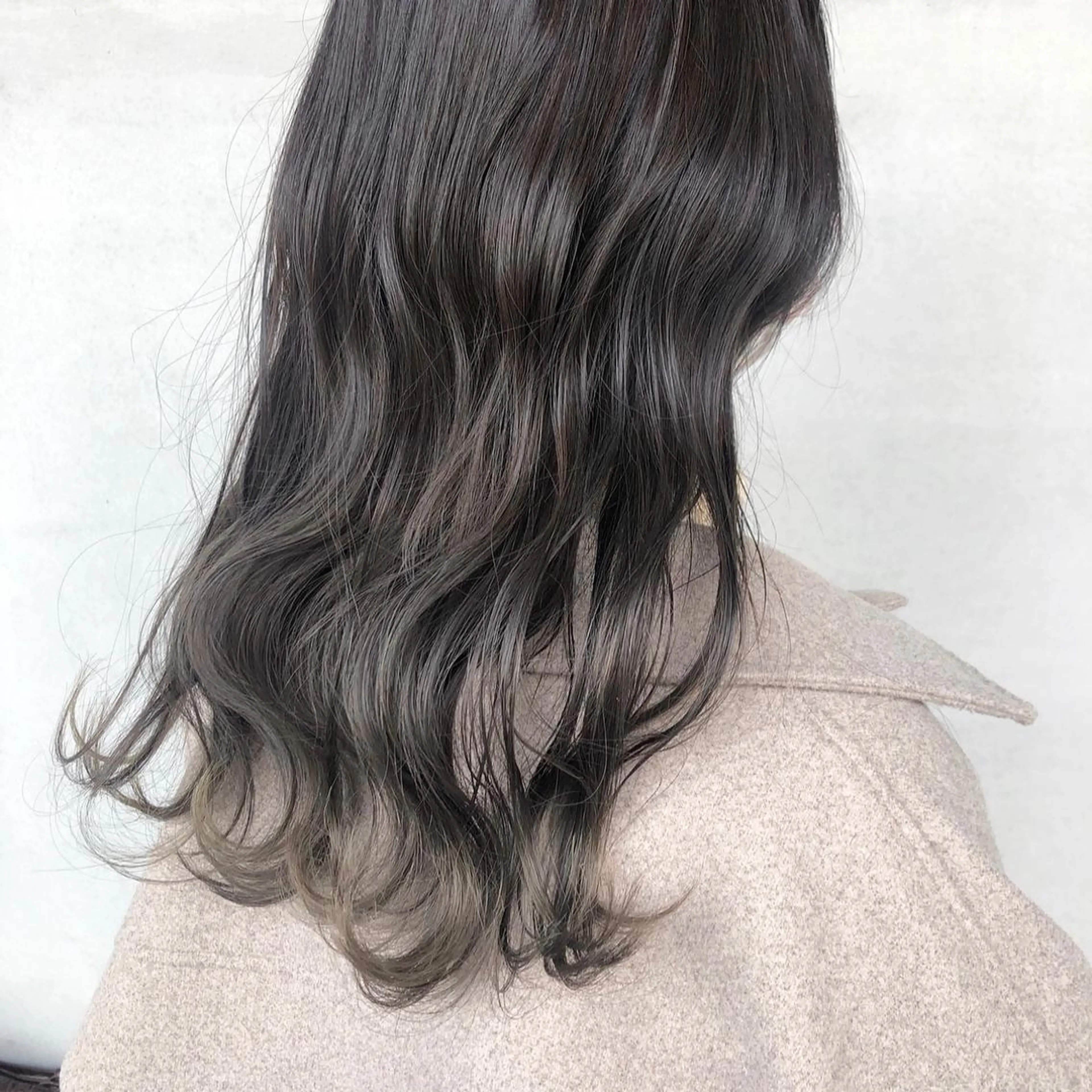 ロング カラー ヘアカラー 小森 樹奈のヘアスタイル