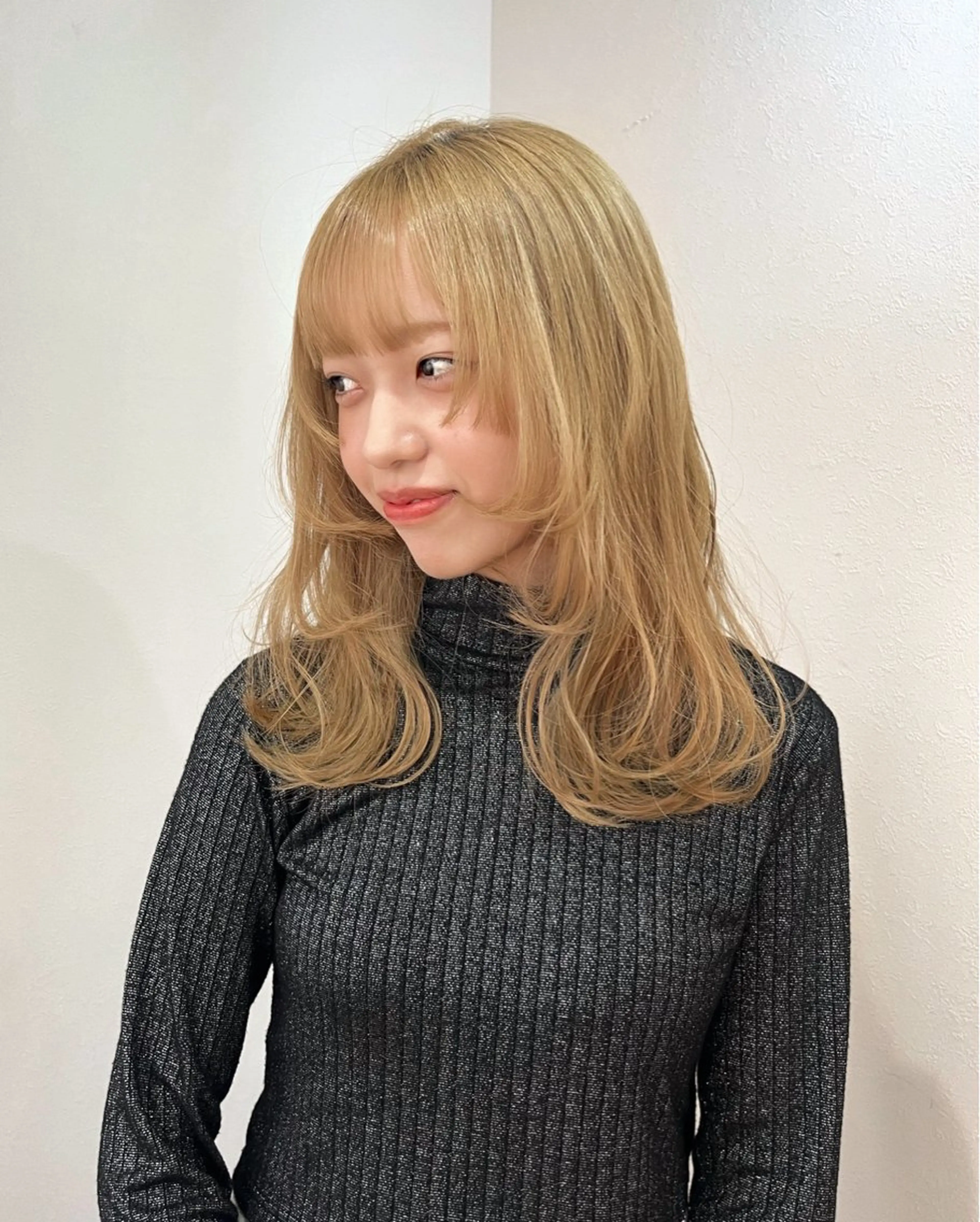 ミディアム レイヤーカット カット ヘアカラー トリートメント 義本 風佳のヘアスタイル
