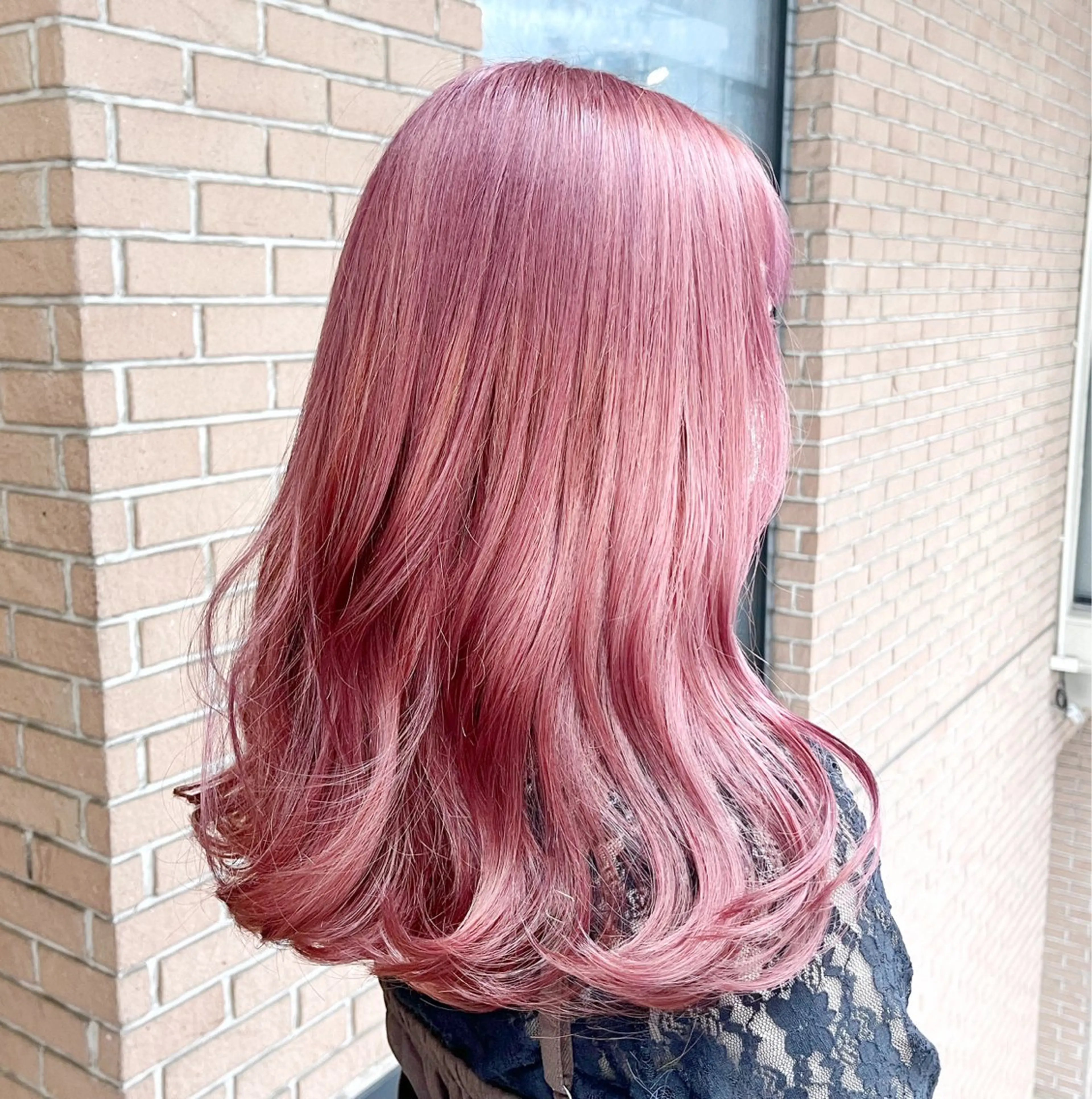 セミロング カラー ヘアアレンジ ブリーチ ヘアカラー ピンクカラー🩷 ヘアセットＮＯ.1のヘアスタイル