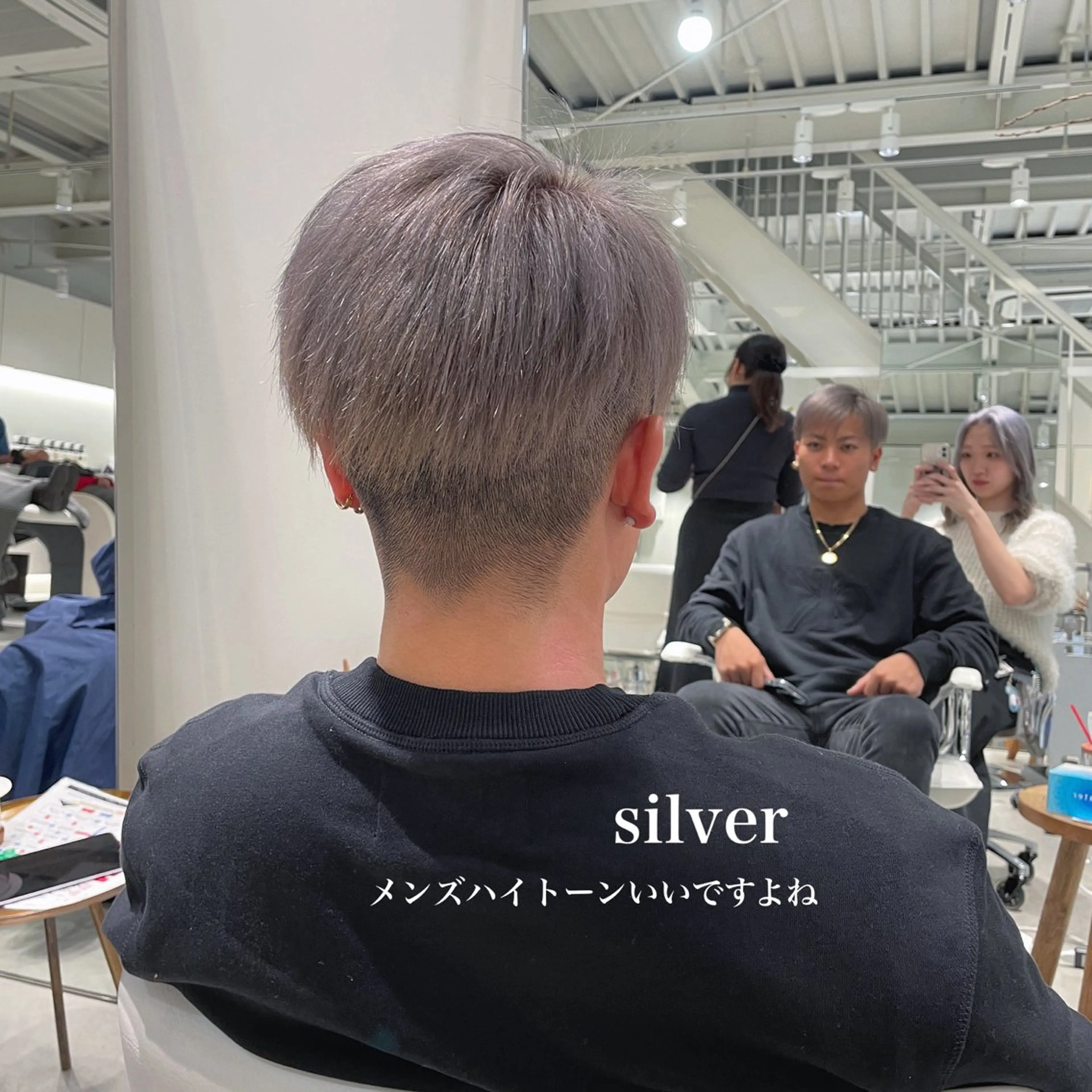ショート カラー メンズ シルバー 峯崎 葵のヘアスタイル