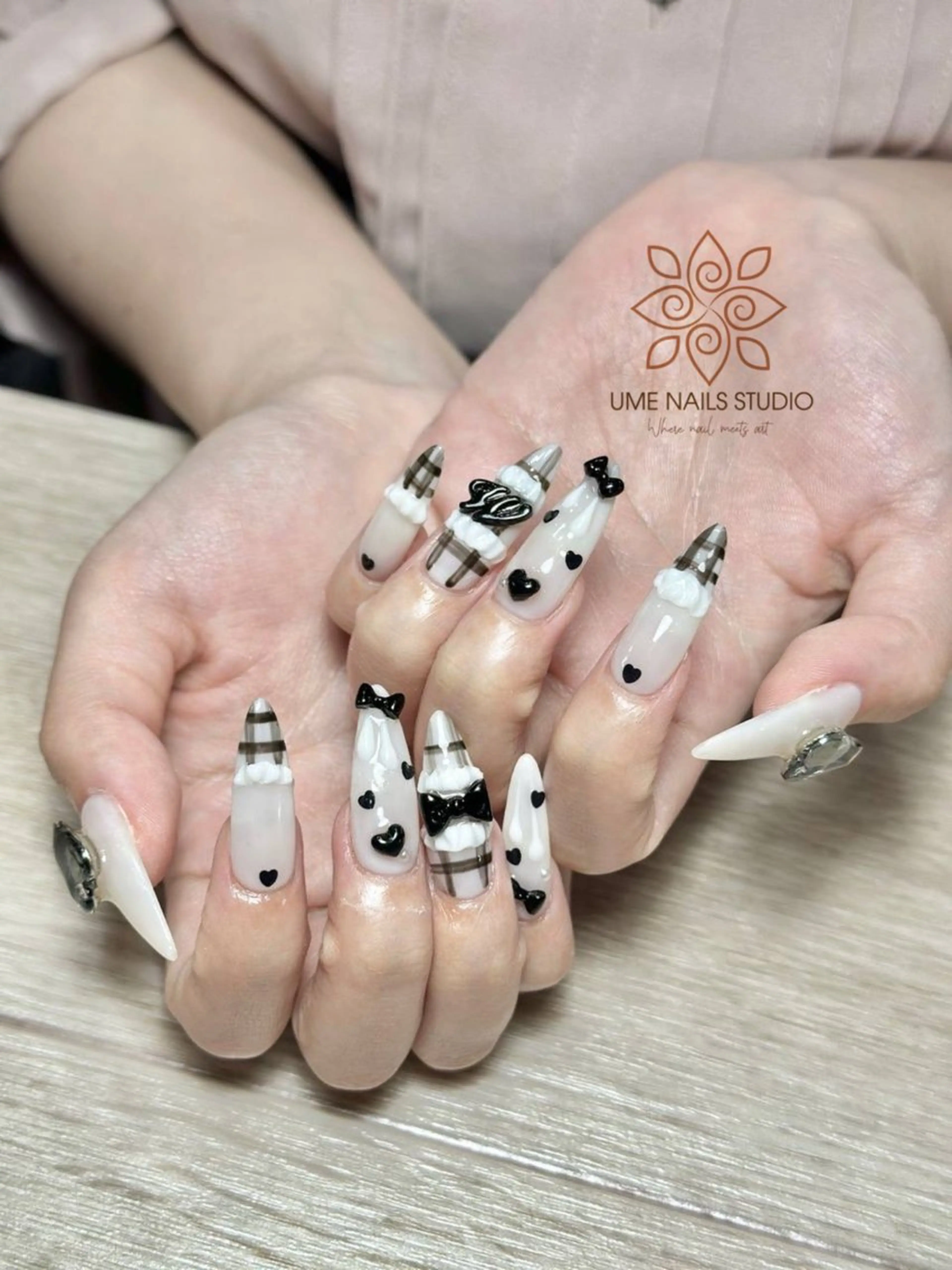 ネイル チークネイル クリアネイル ガーリー キラキラネイル 韓国ネイル ハンドネイル Ume Nail Studioのネイルデザイン