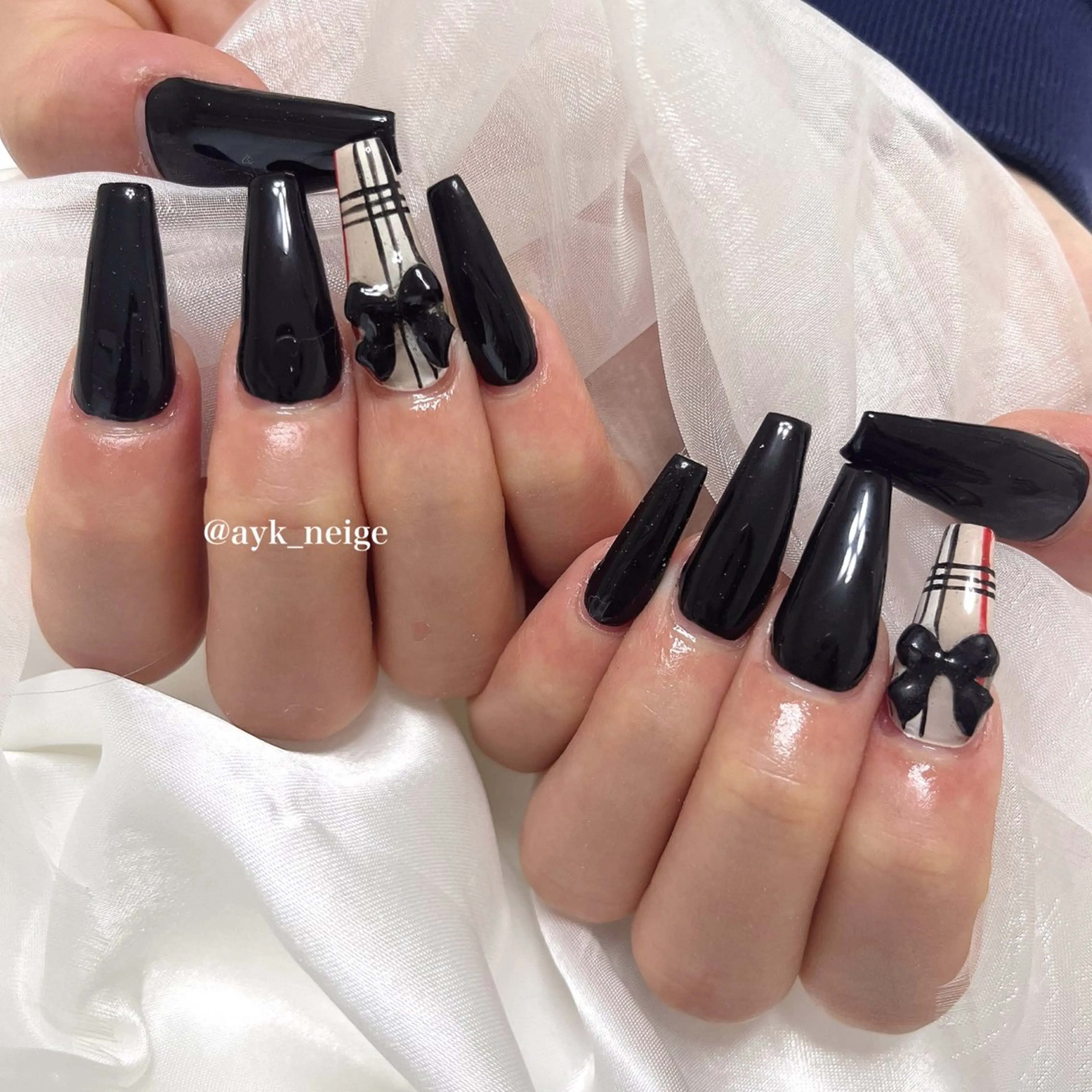 ネイル フットネイル キラキラネイル 韓国ネイル リボン シンプルネイル n'eige nail所属・大谷 綾香のネイルデザイン