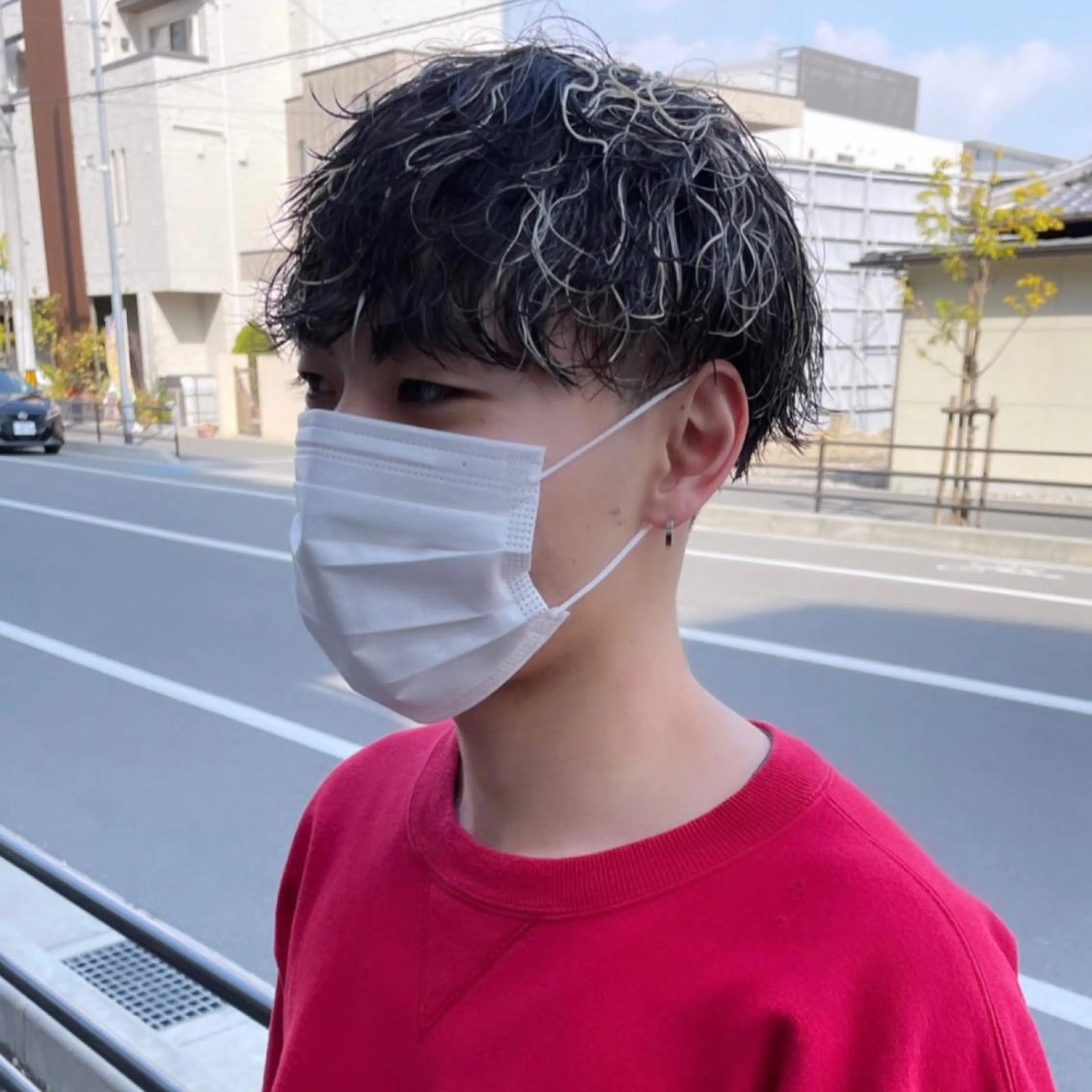 ミディアム パーマ メンズ ミディアムパーマ マッシュ メンズパーマ 刈り上げ 波巻きパーマ ヘアカラー トリートメント スパイキーショート アメ村【戸兵吏駒】のヘアスタイル