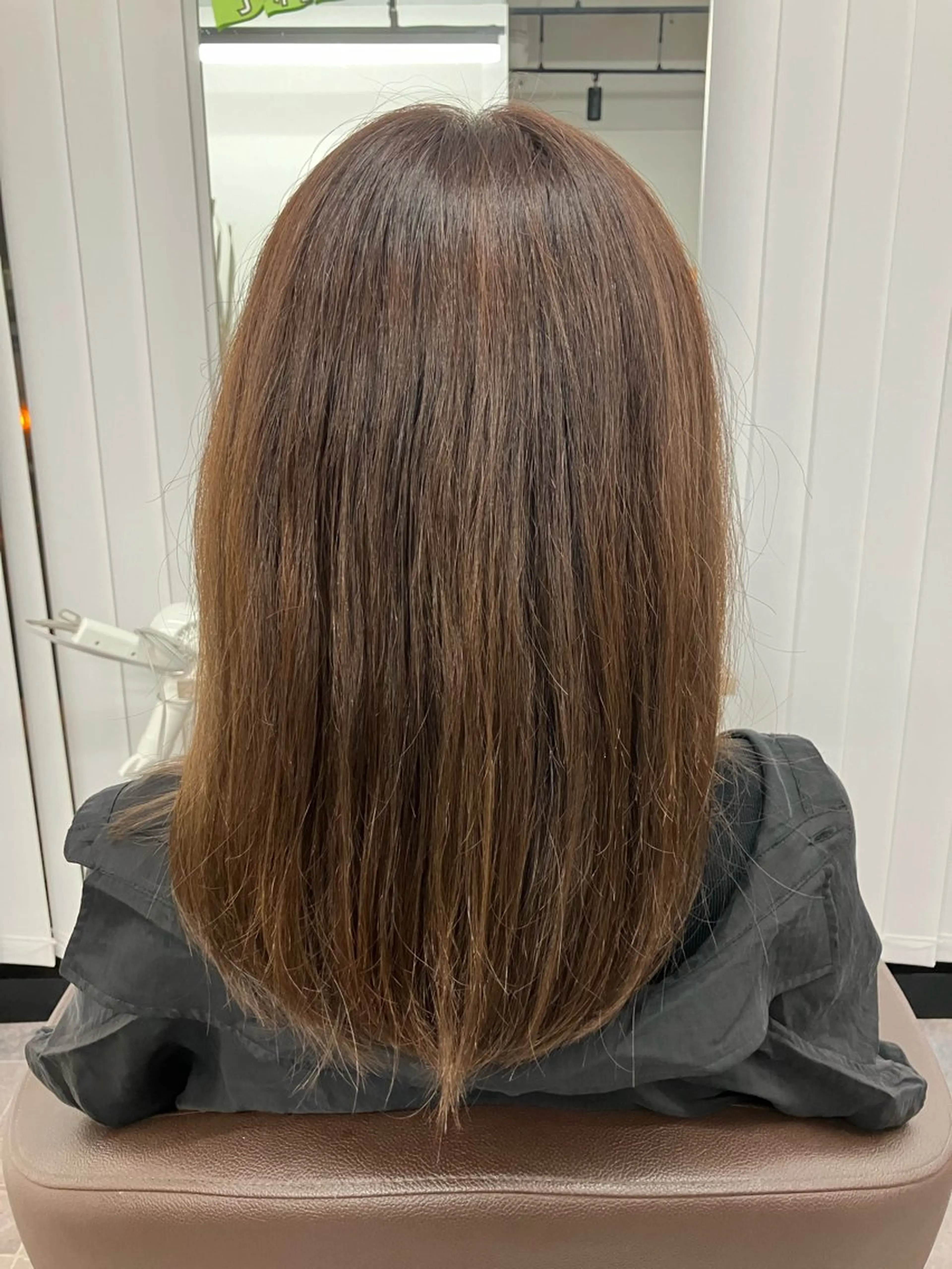 ミディアム カラー 徳永 花怜のヘアスタイル