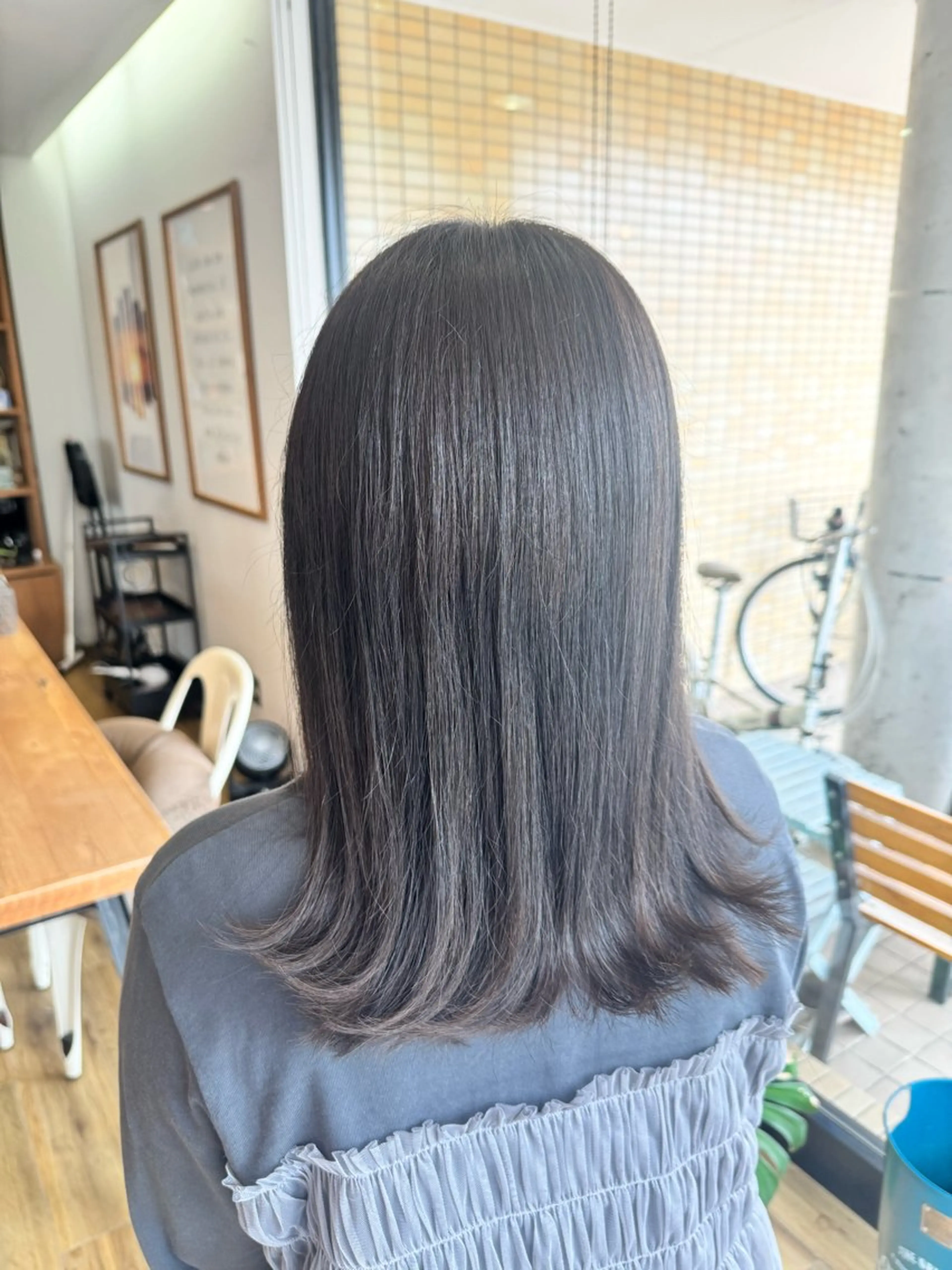ロング カラー アッシュ アッシュグレー ヘアカラー トリートメント ツキダテ ユイのヘアスタイル
