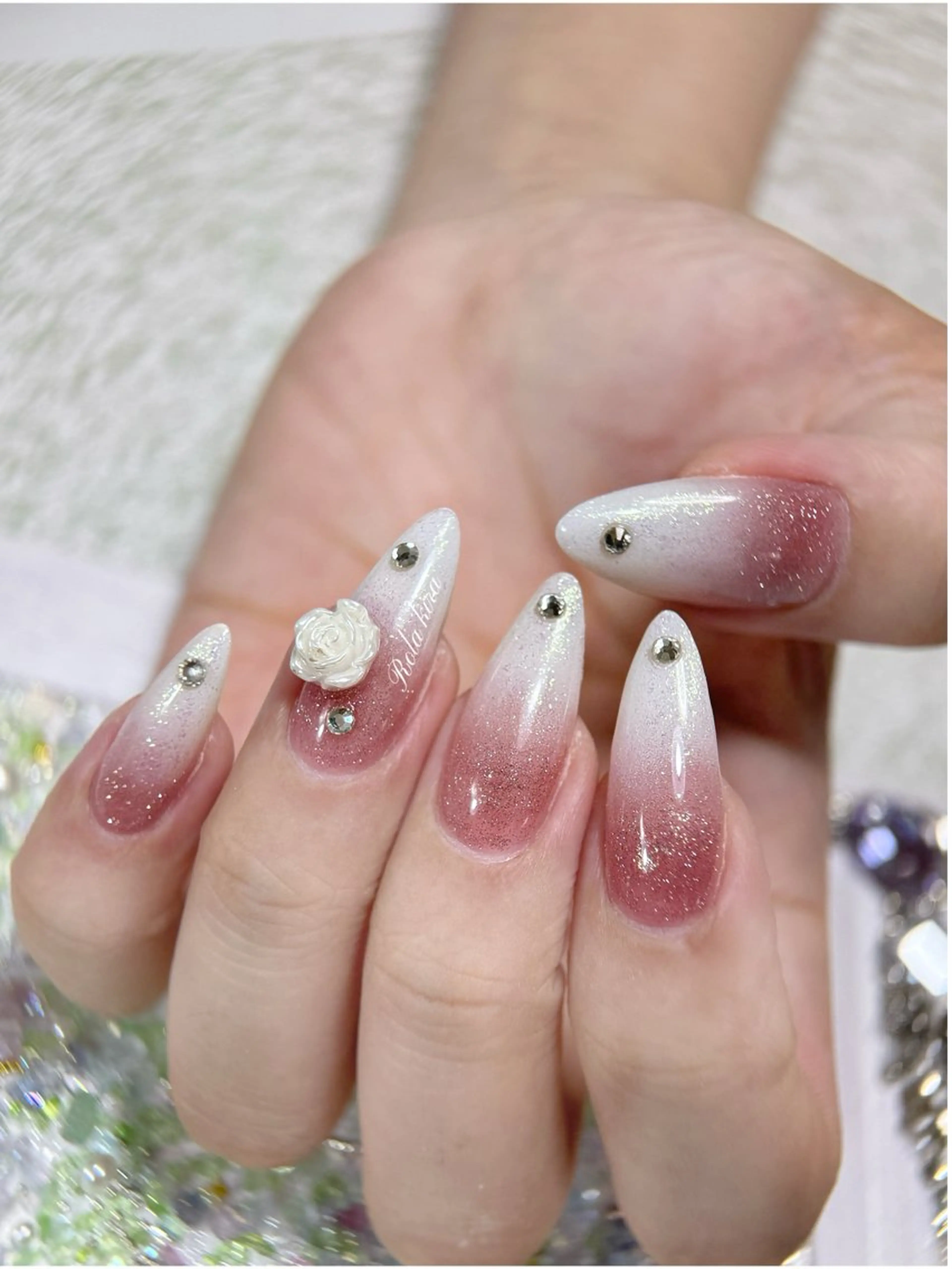 ネイル オーロラネイル フラワーネイル フレンチネイル ジェルネイル ガラスフレンチ ハンドネイル Rola kira nail salon所属・Rola kira 麗のネイルデザイン