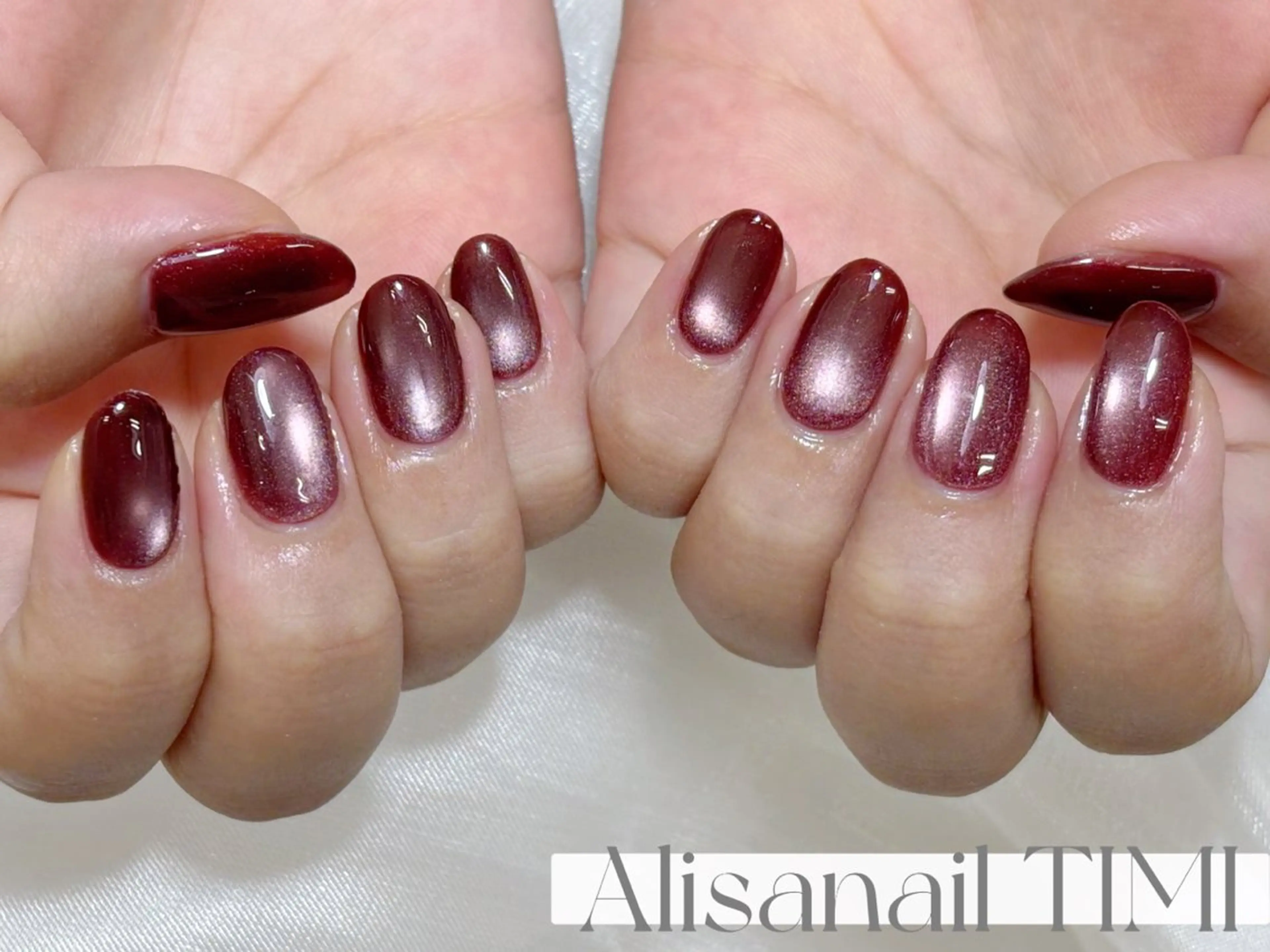 ネイル ブラウン マグネットネイル マグネットワンカラー ワンカラーネイル 赤色 ハンドネイル Alisa nail Timiのネイルデザイン