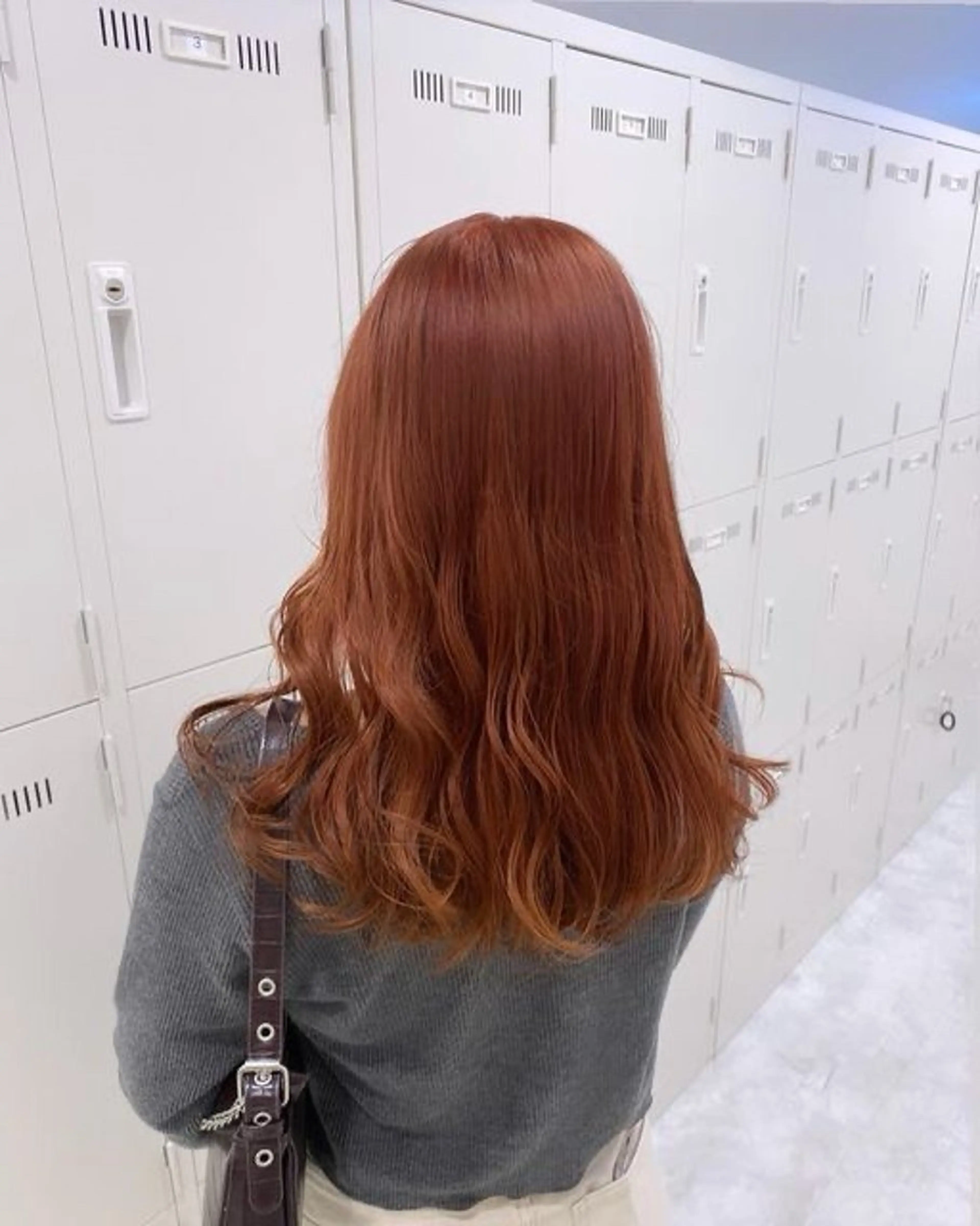セミロング カラー ヘアアレンジ ヘアカラー トリートメント 🩵ダメージレス艶感 ハイトーン🩷のヘアスタイル