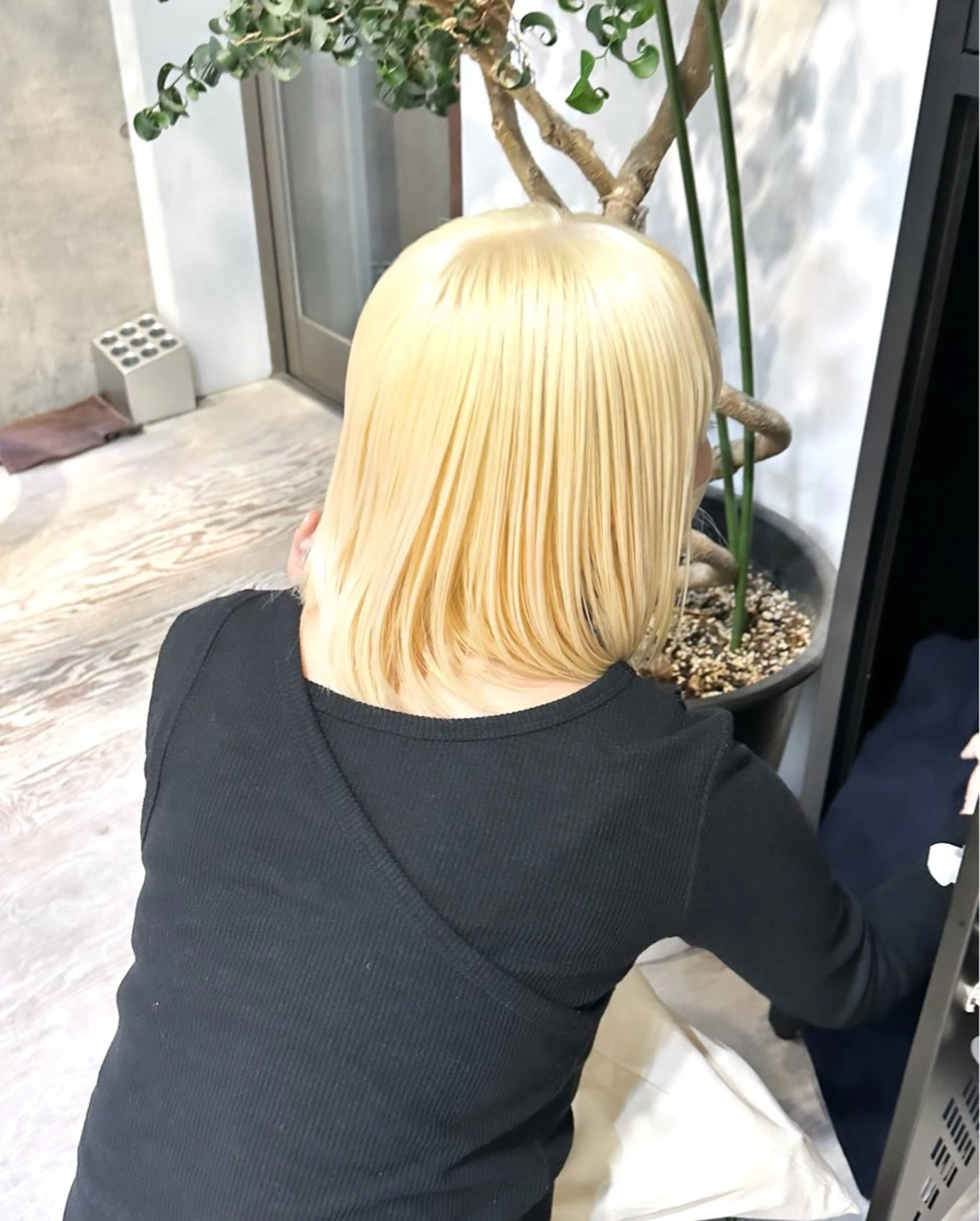 ショート 抜きっぱなしブロンド ササキカズマのヘアスタイル
