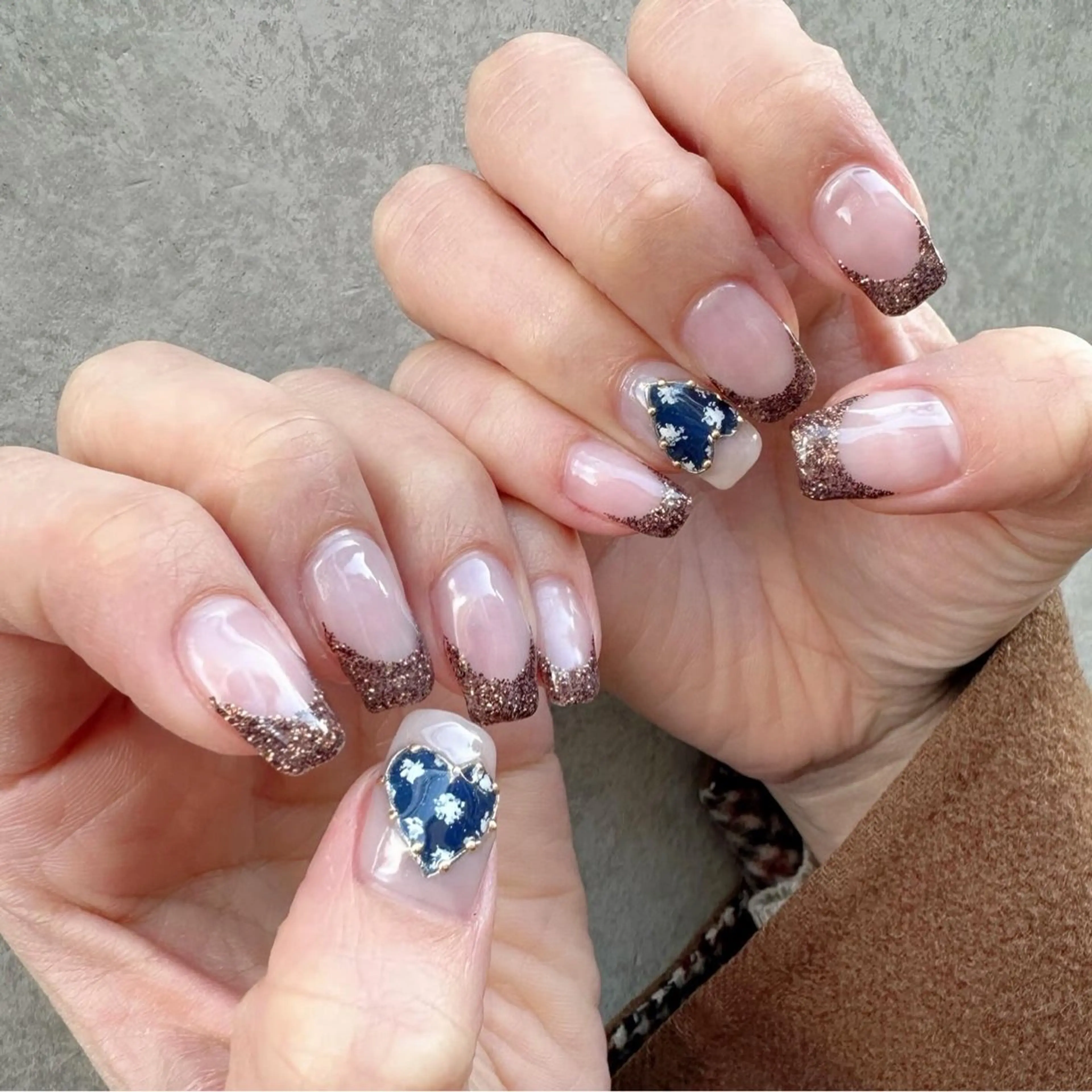 ネイル フレンチネイル ハート 氷ネイル・うるうるネイル 韓国ネイル ラメ(グリッター) 🪞KAPE NAIL 🪞のネイルデザイン