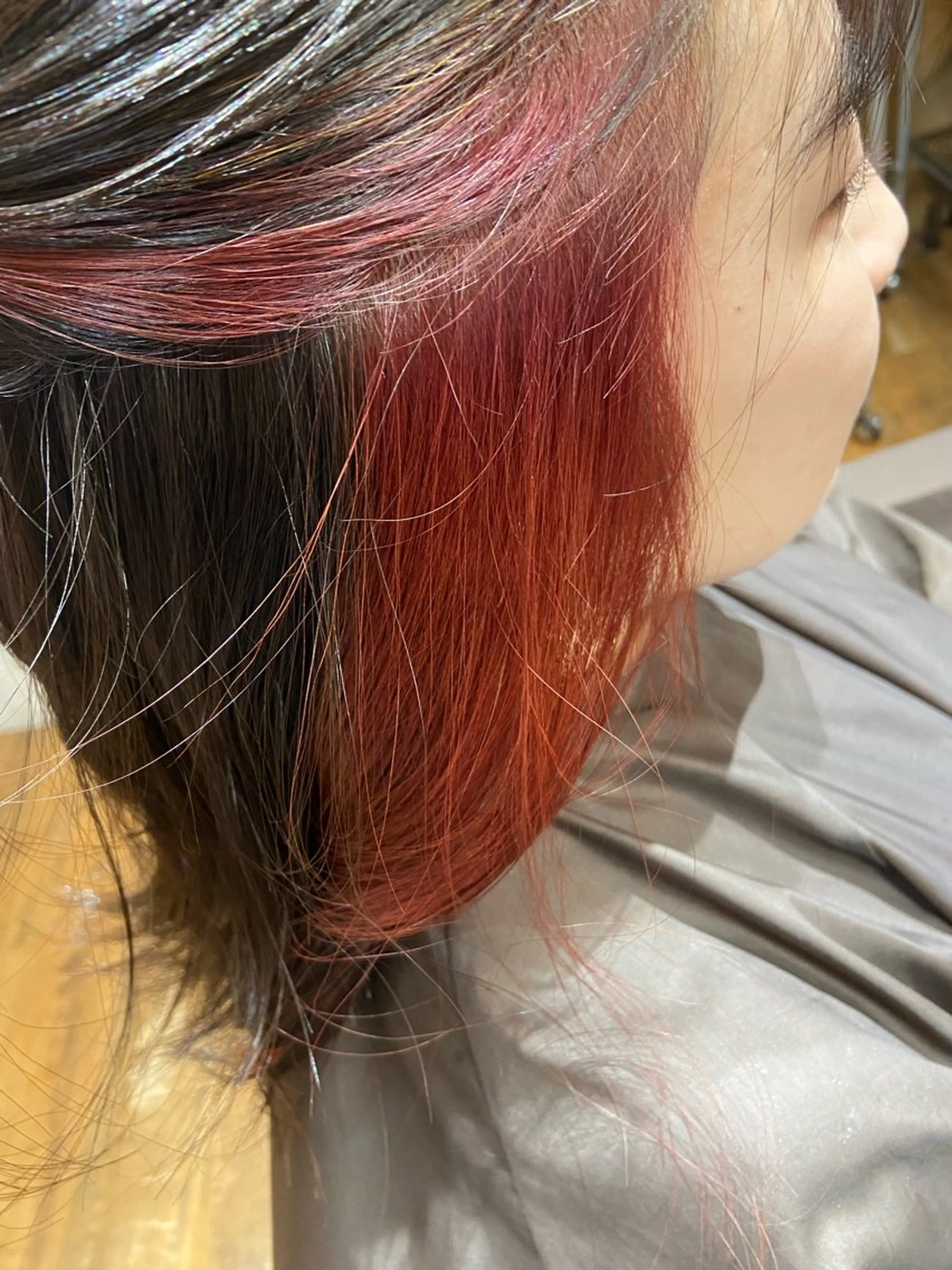 カラー ブリーチ イヤリングカラー 佐藤 美咲のヘアスタイル