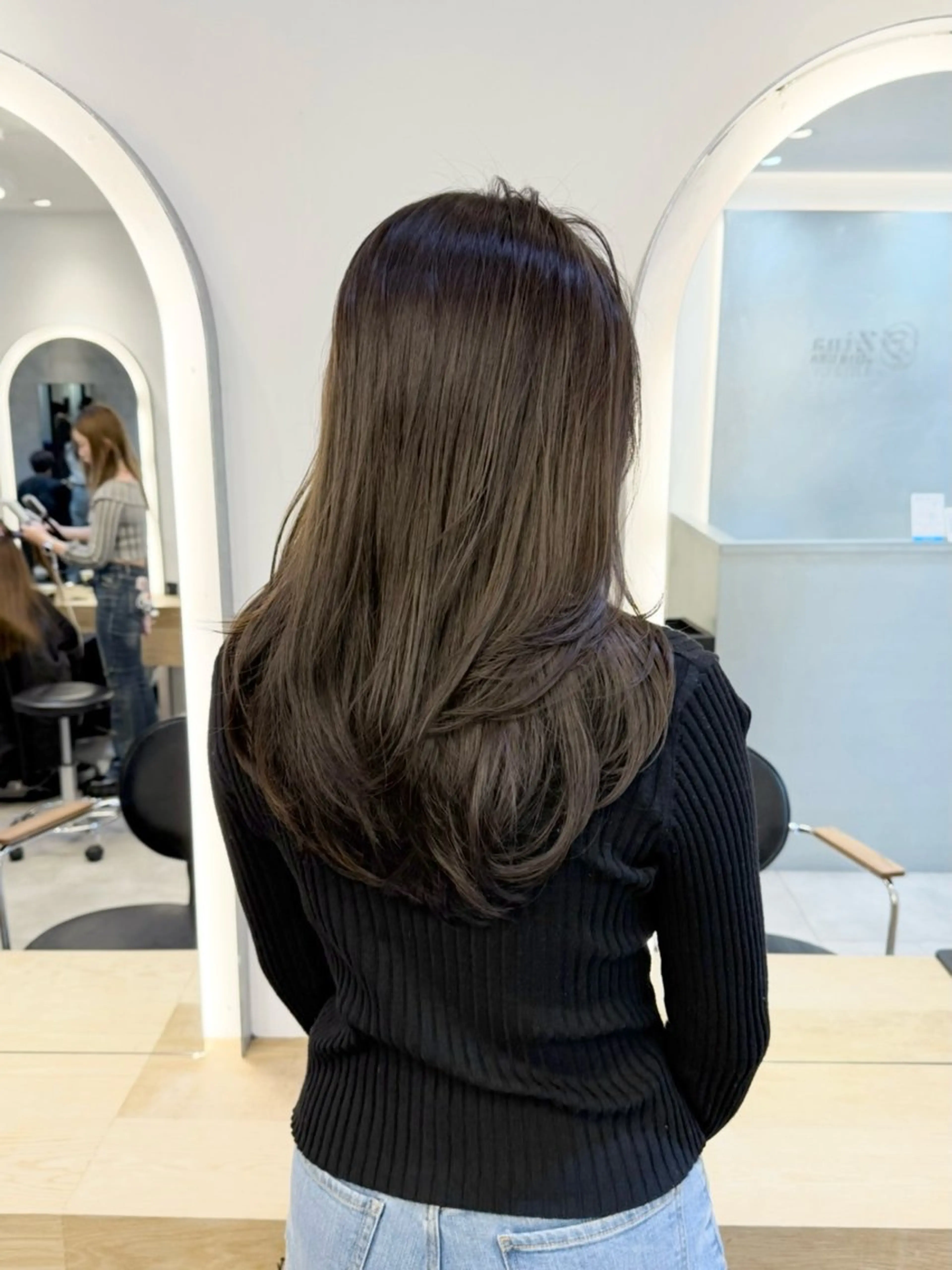 セミロング ヘアカラー トリートメント 里見 倭梨のヘアスタイル