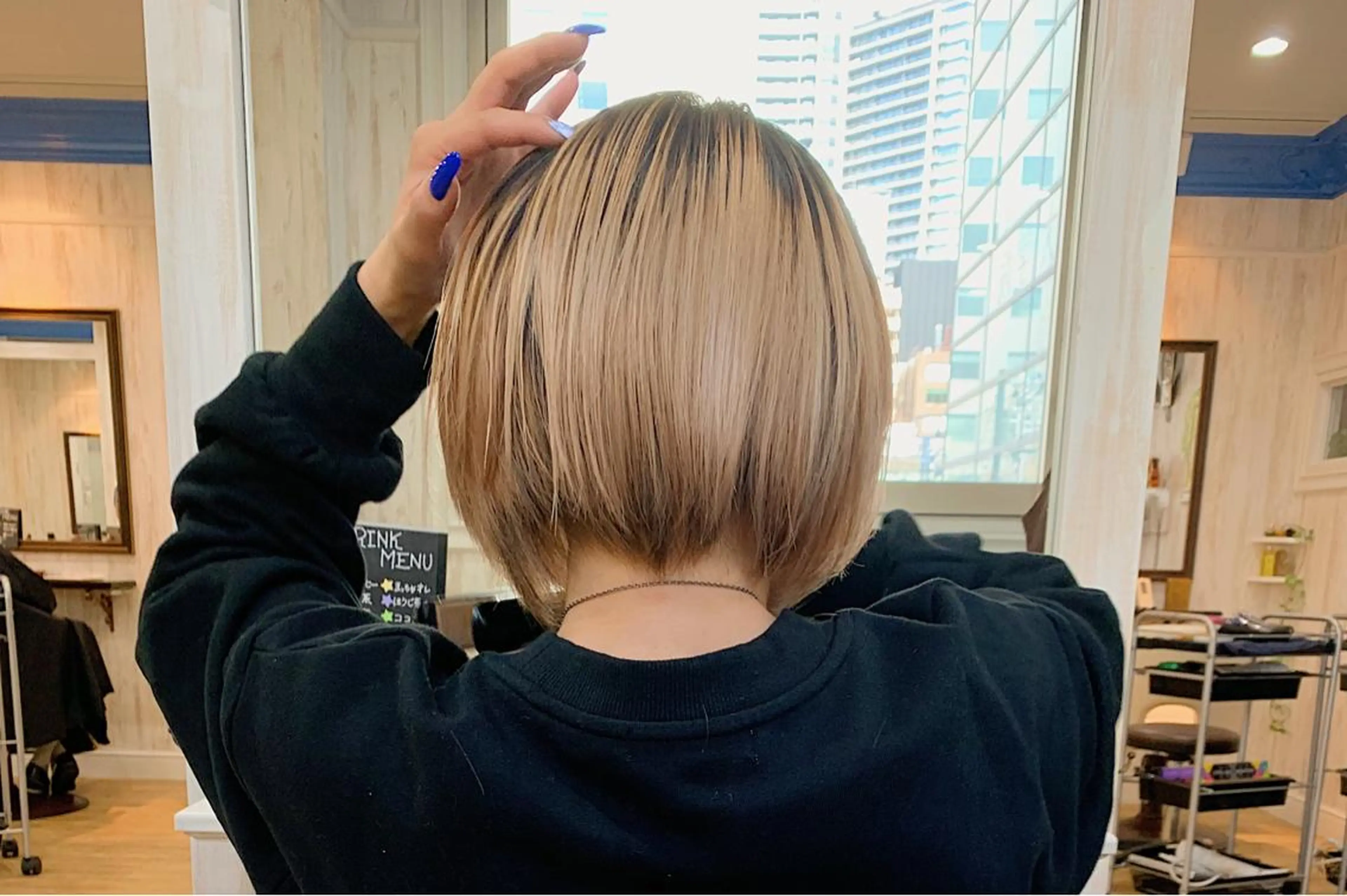ショート カラー ブロンド ハイトーンカラー RYUのヘアスタイル