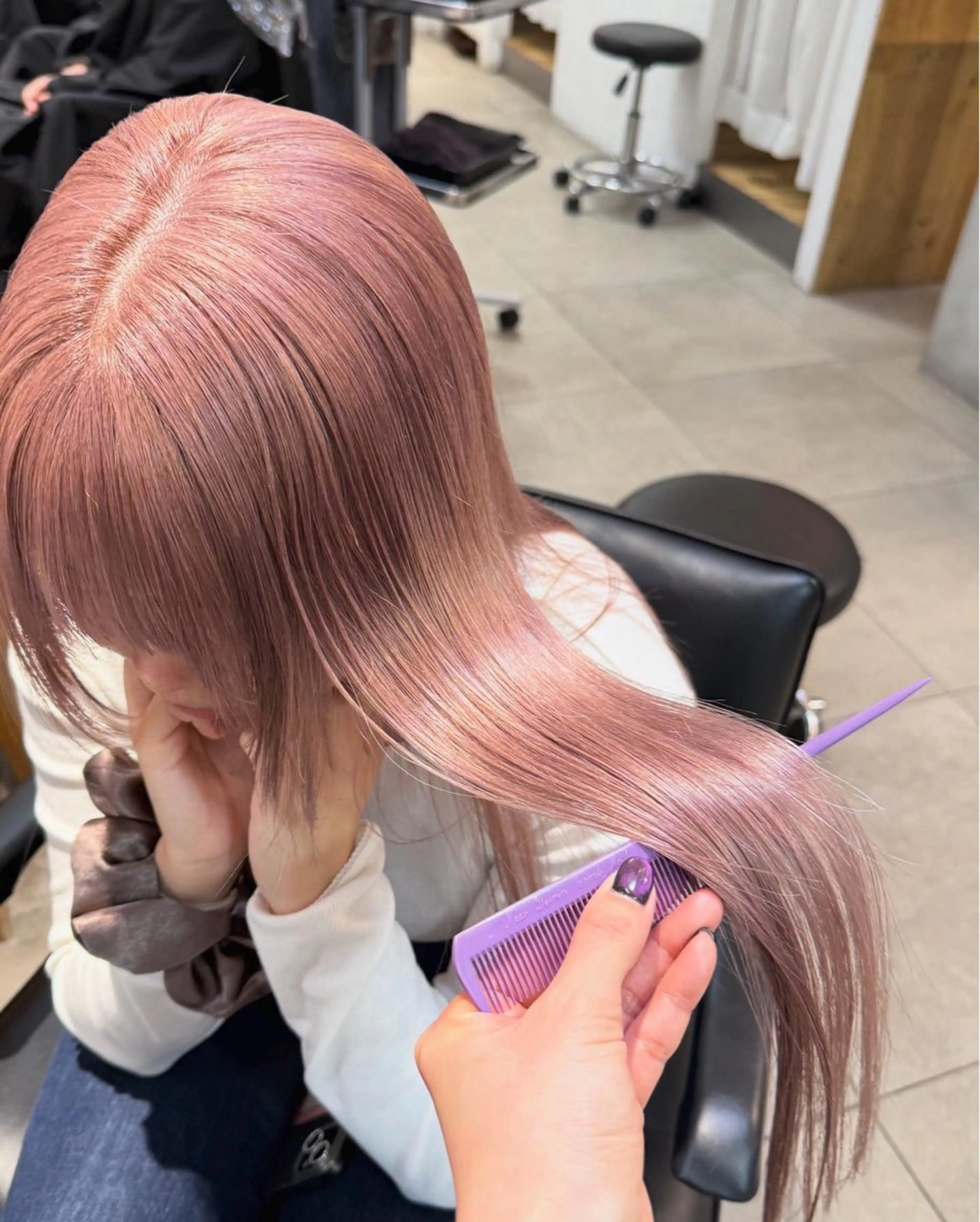 ロング カラー ミルクティー× グレージュMOMOのヘアスタイル