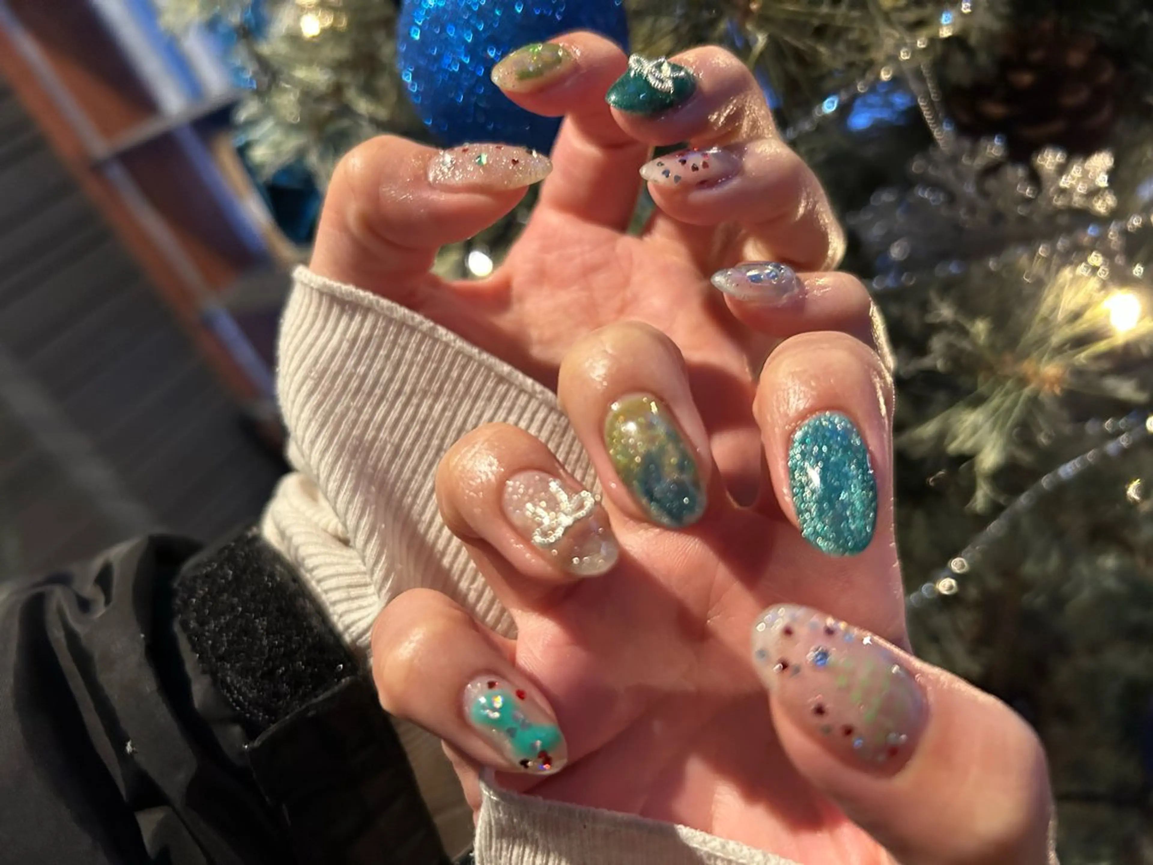 ミディアム クリスマス ハンドネイル RISE所属・RISE 実紗のネイルデザイン