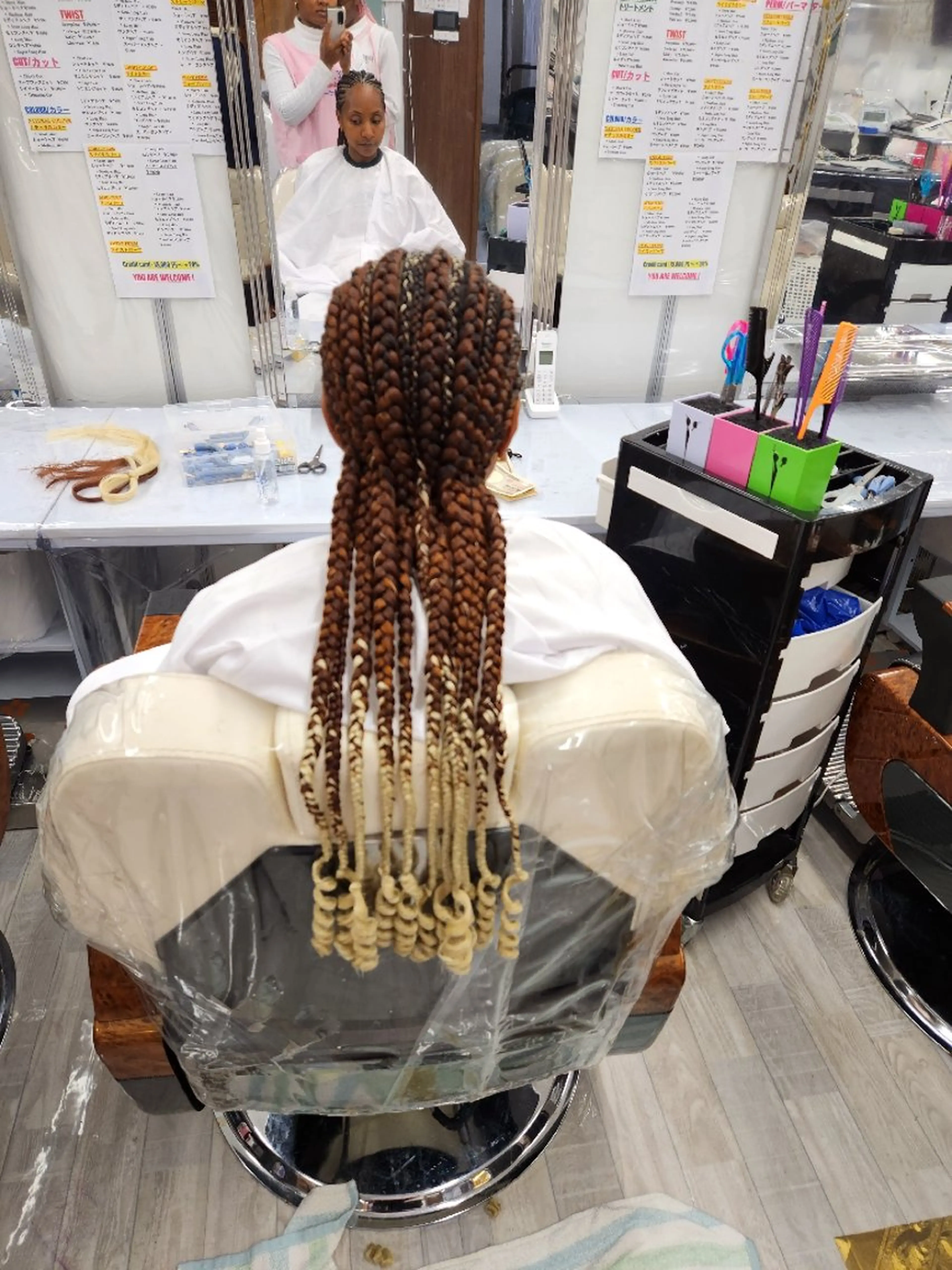  渡辺 マリのヘアスタイル