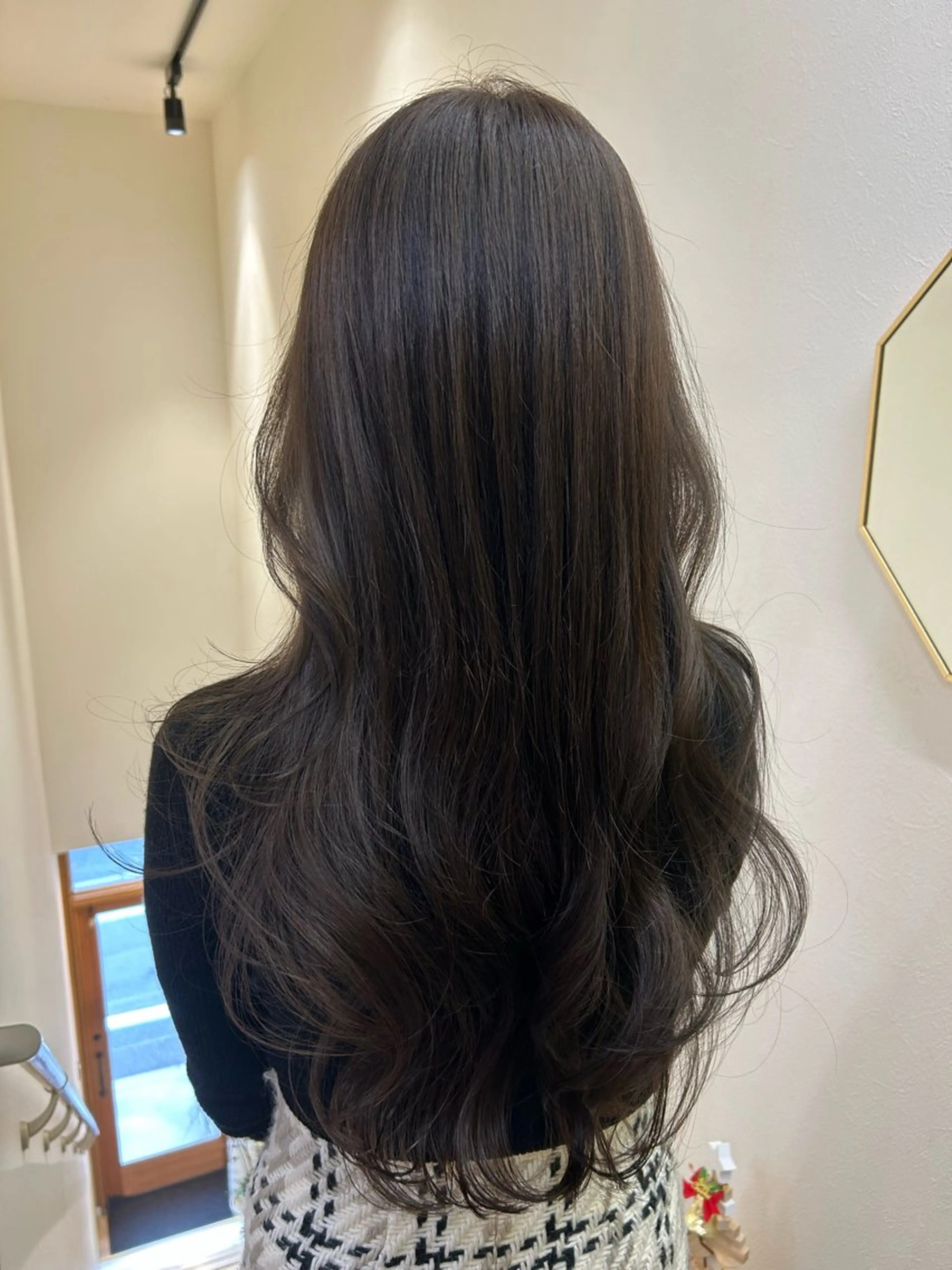 ロング カラー アッシュ アッシュグレー アッシュグレージュ 透明感カラー グレージュ カット ヘアカラー トリートメント hubhair レイヤー/透明感のヘアスタイル